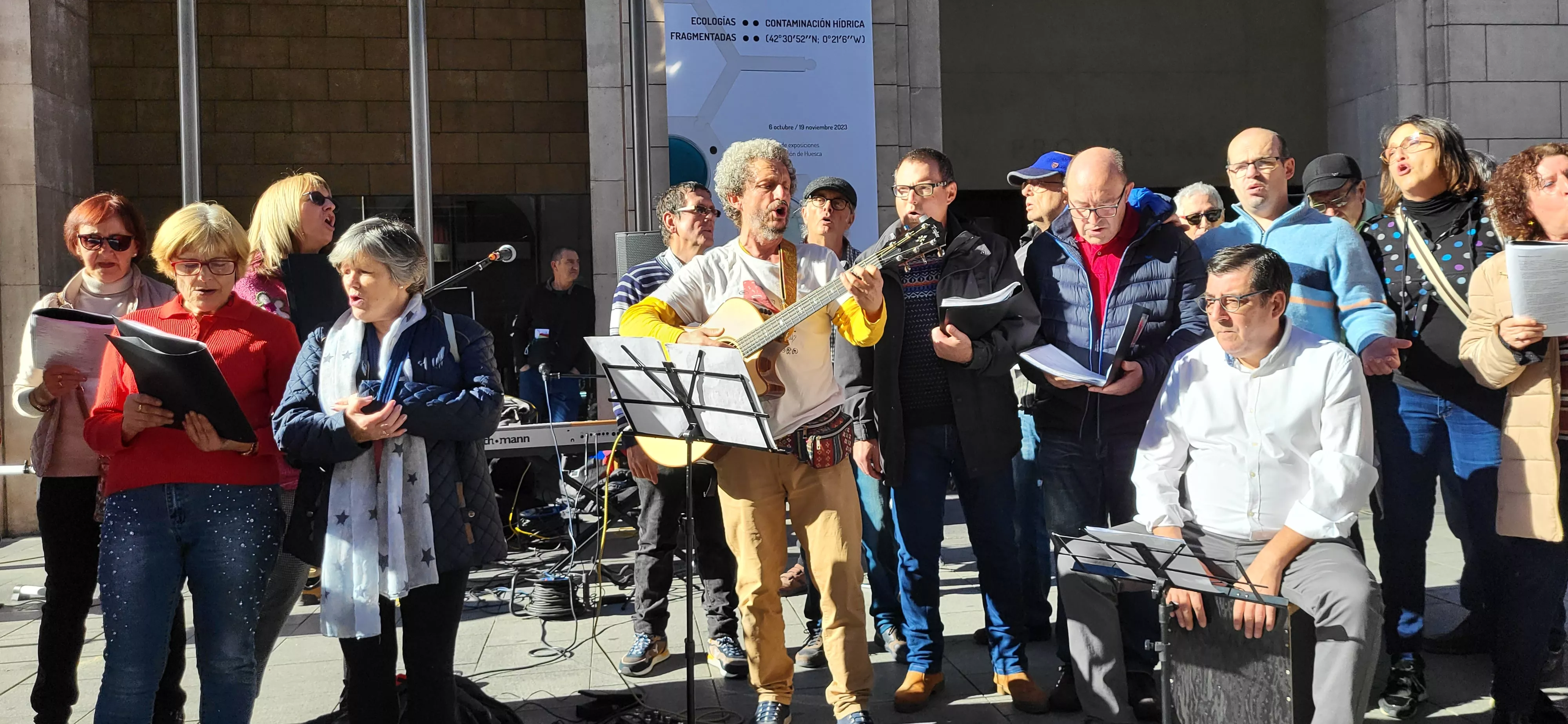 Actuación del Coro de Arcadia y La Remós Band en la clausura de Diversario. Foto Mercedes Manterola