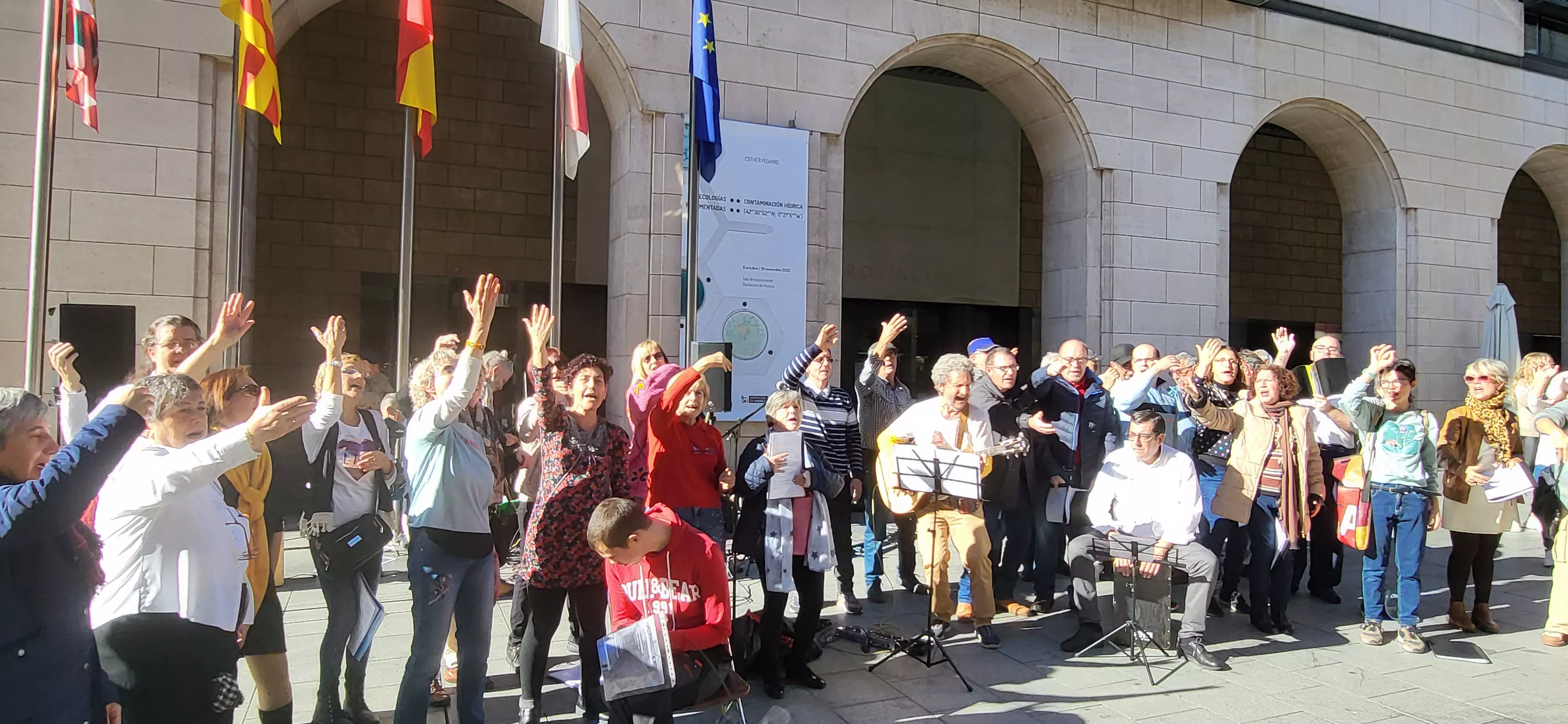 Actuación del Coro de Arcadia y La Remós Band en la clausura de Diversario. Foto Mercedes Manterola