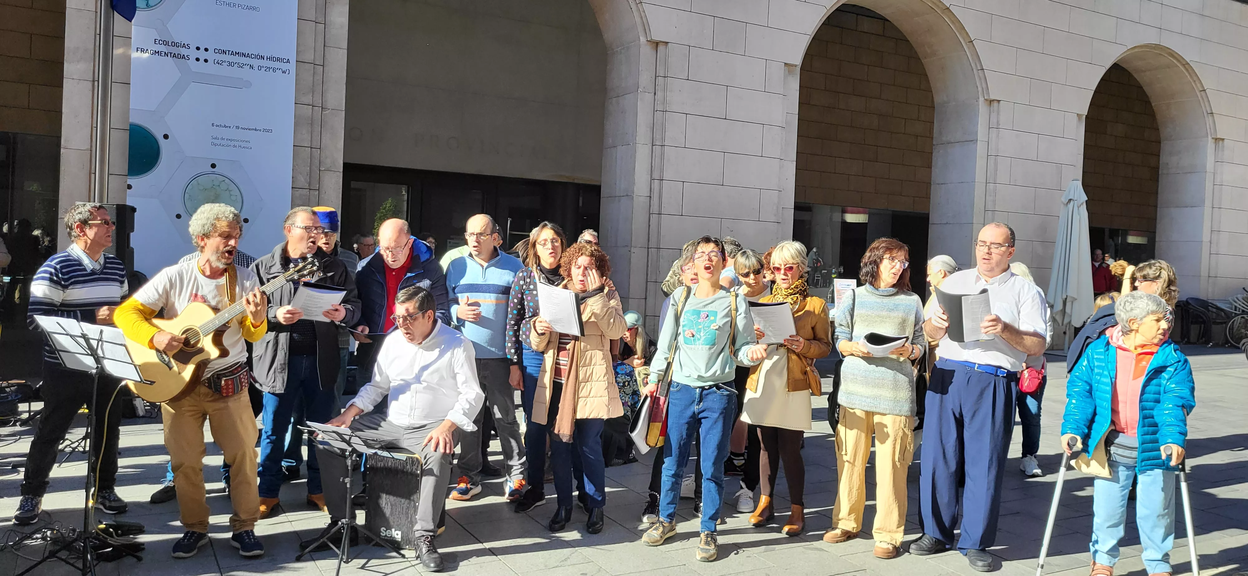 Actuación del Coro de Arcadia y La Remós Band en la clausura de Diversario. Foto Mercedes Manterola