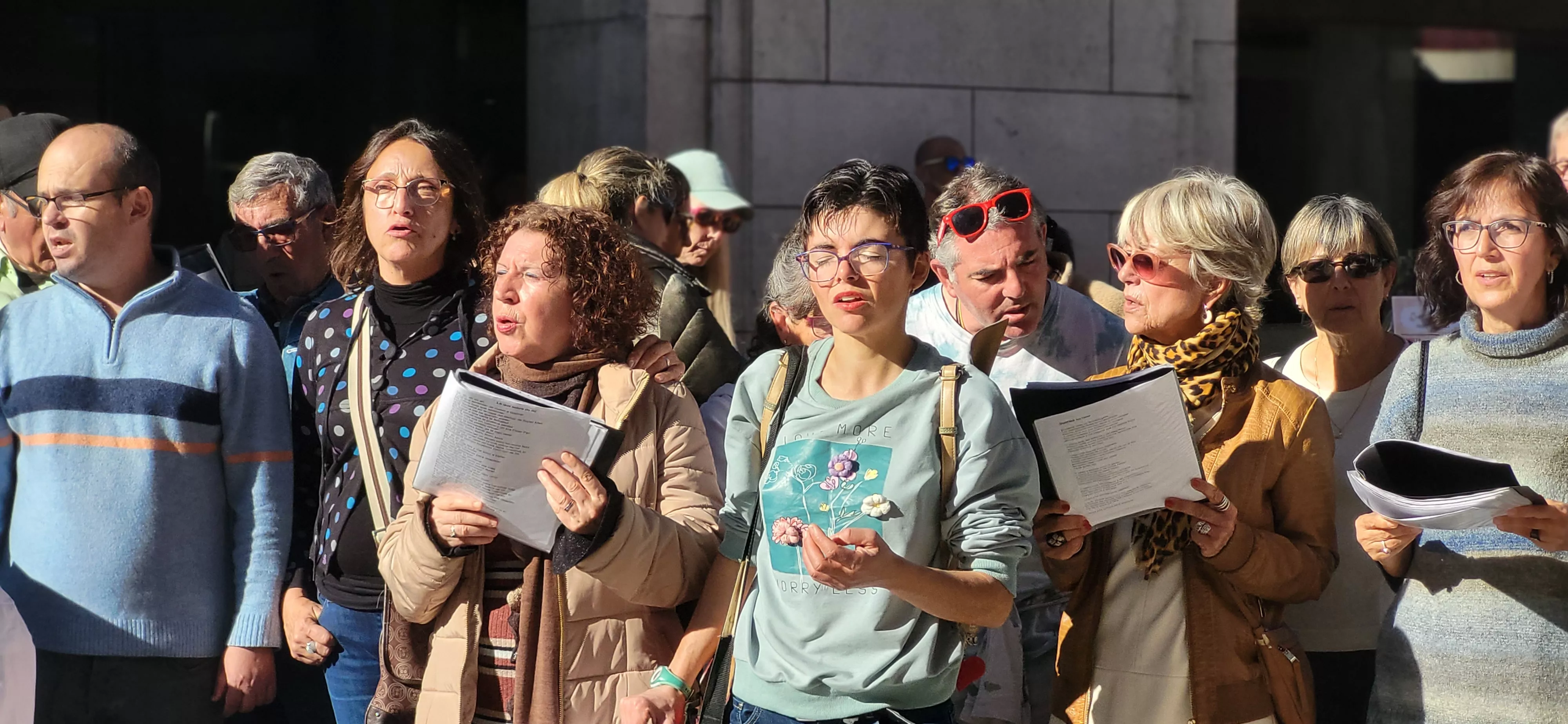 Actuación del Coro de Arcadia y La Remós Band en la clausura de Diversario. Foto Mercedes Manterola