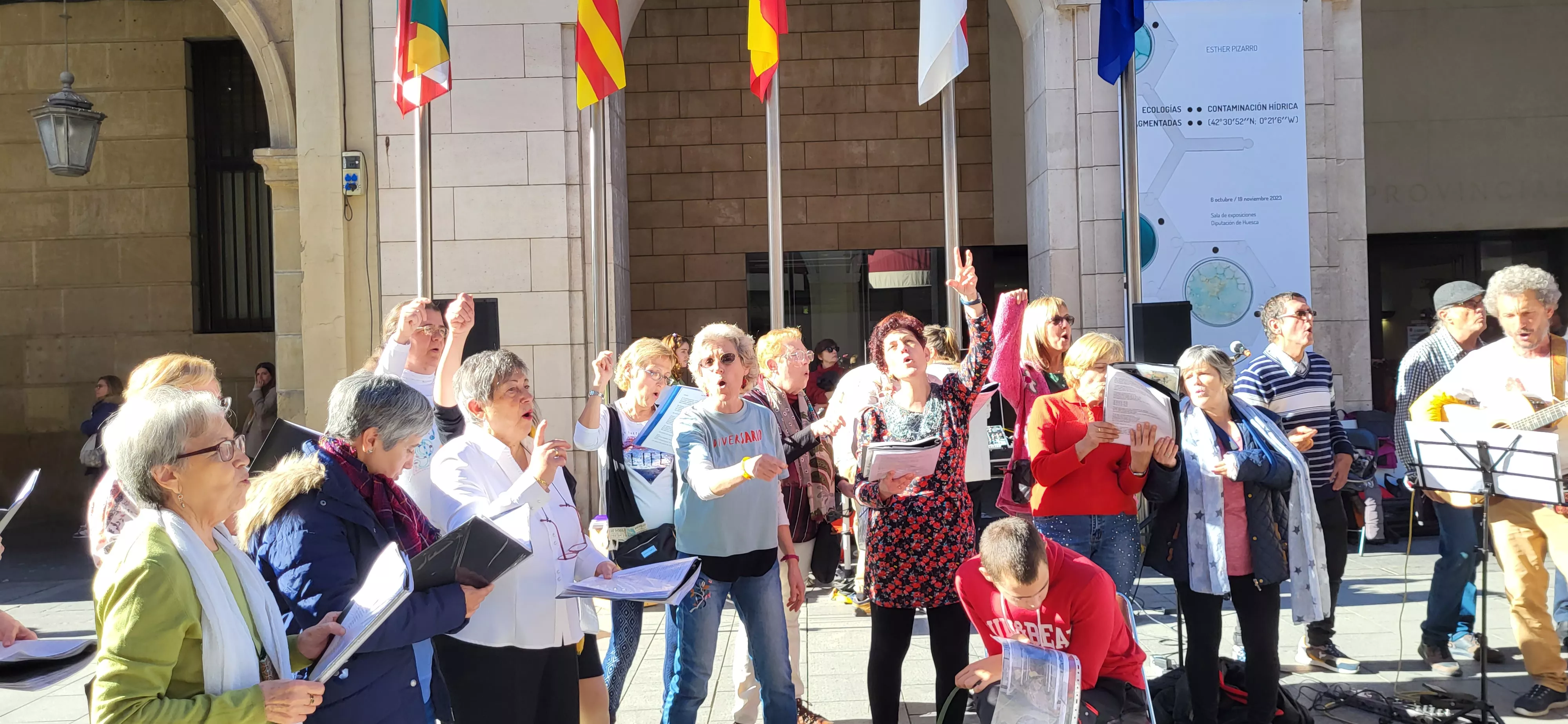 Actuación del Coro de Arcadia y La Remós Band en la clausura de Diversario. Foto Mercedes Manterola