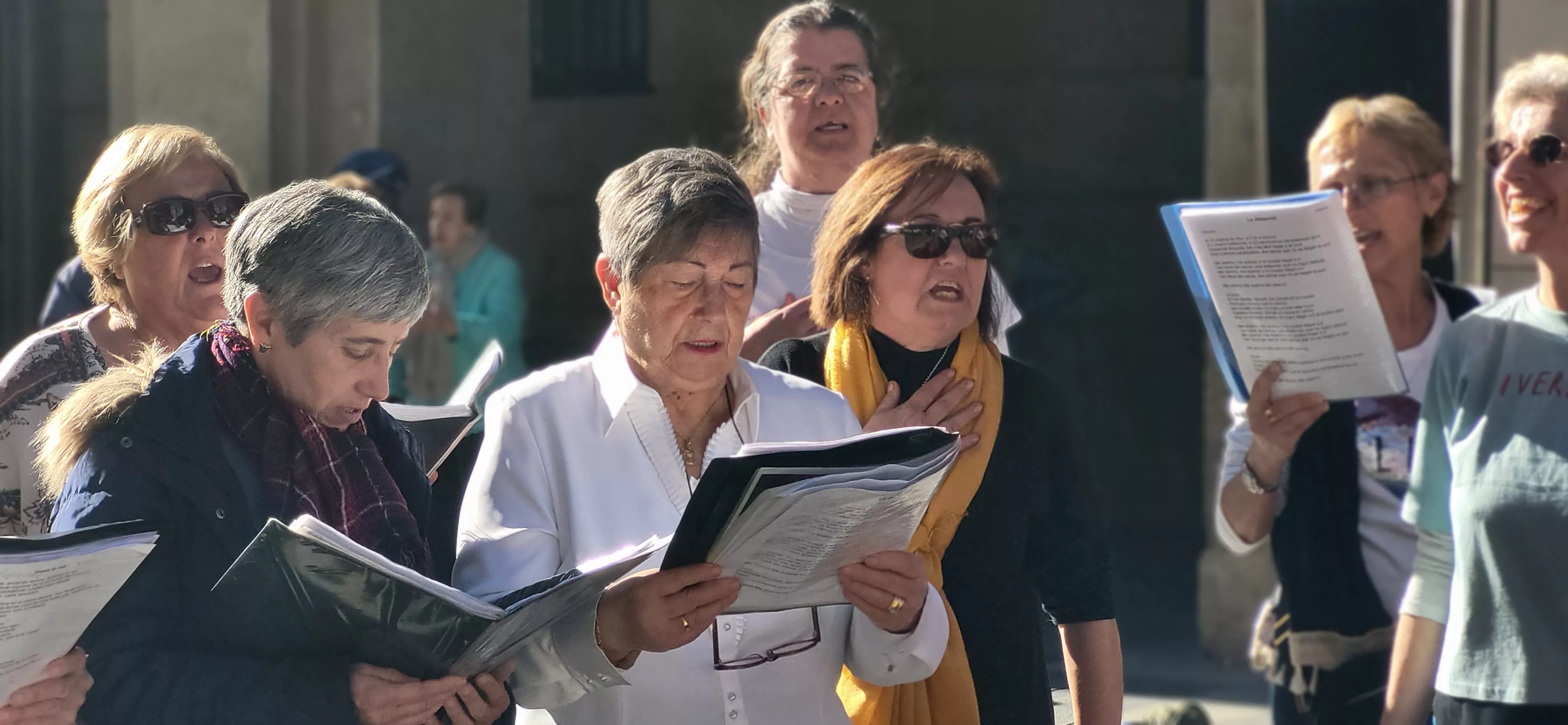 Actuación del Coro de Arcadia y La Remós Band en la clausura de Diversario. Foto Mercedes Manterola