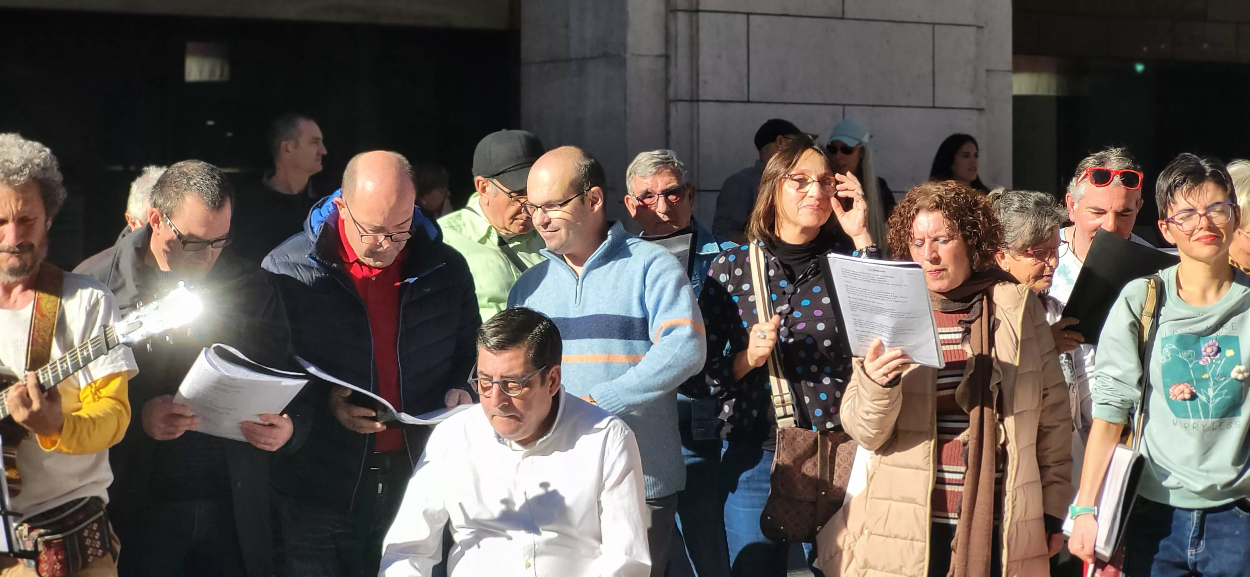 Actuación del Coro de Arcadia y La Remós Band en la clausura de Diversario. Foto Mercedes Manterola