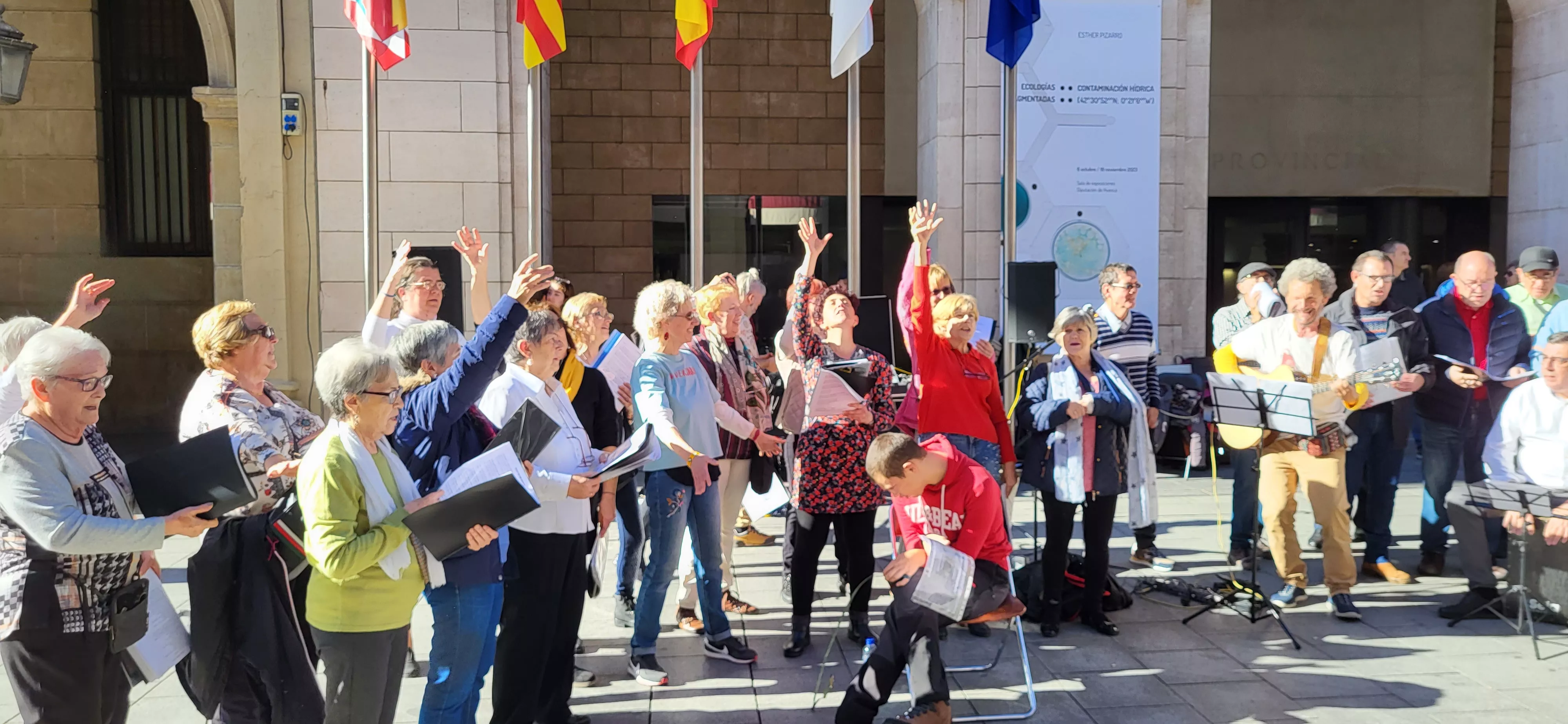 Actuación del Coro de Arcadia y La Remós Band en la clausura de Diversario. Foto Mercedes Manterola