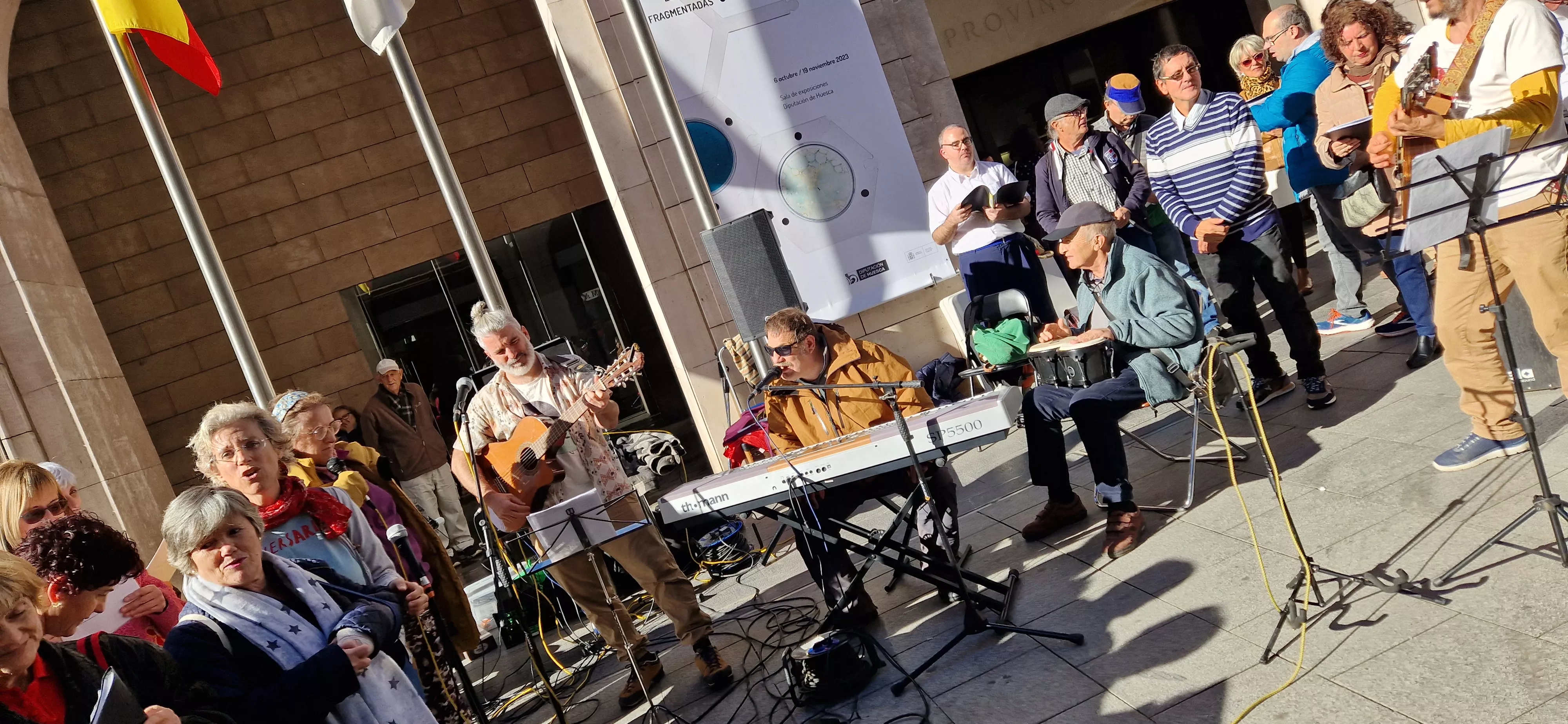 Actuación del Coro de Arcadia y La Remós Band en la clausura de Diversario. Foto Myriam Martínez