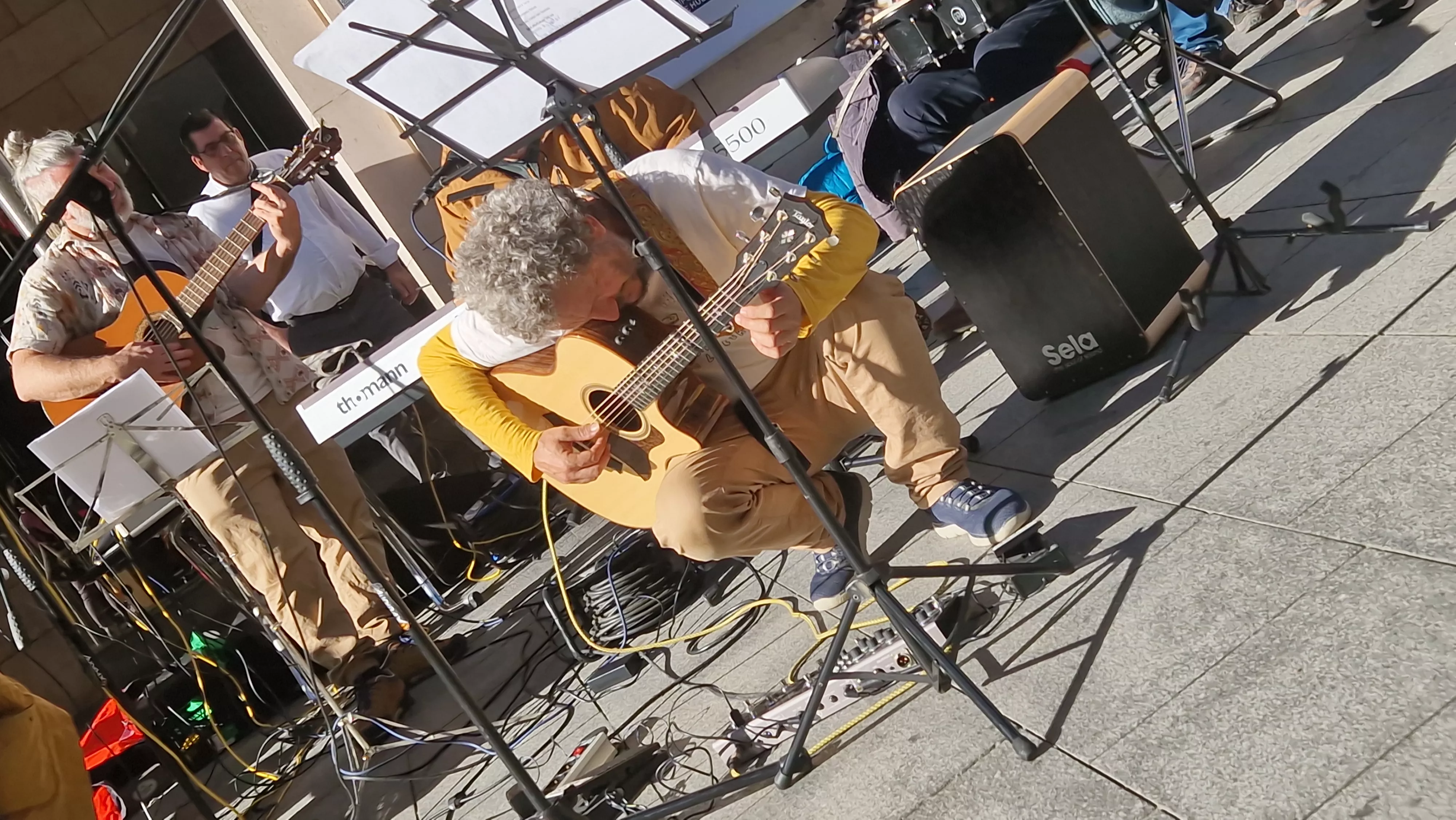 Carlos Purroy. Actuación del Coro de Arcadia y La Remós Band en la clausura de Diversario. Foto Myriam Martínez