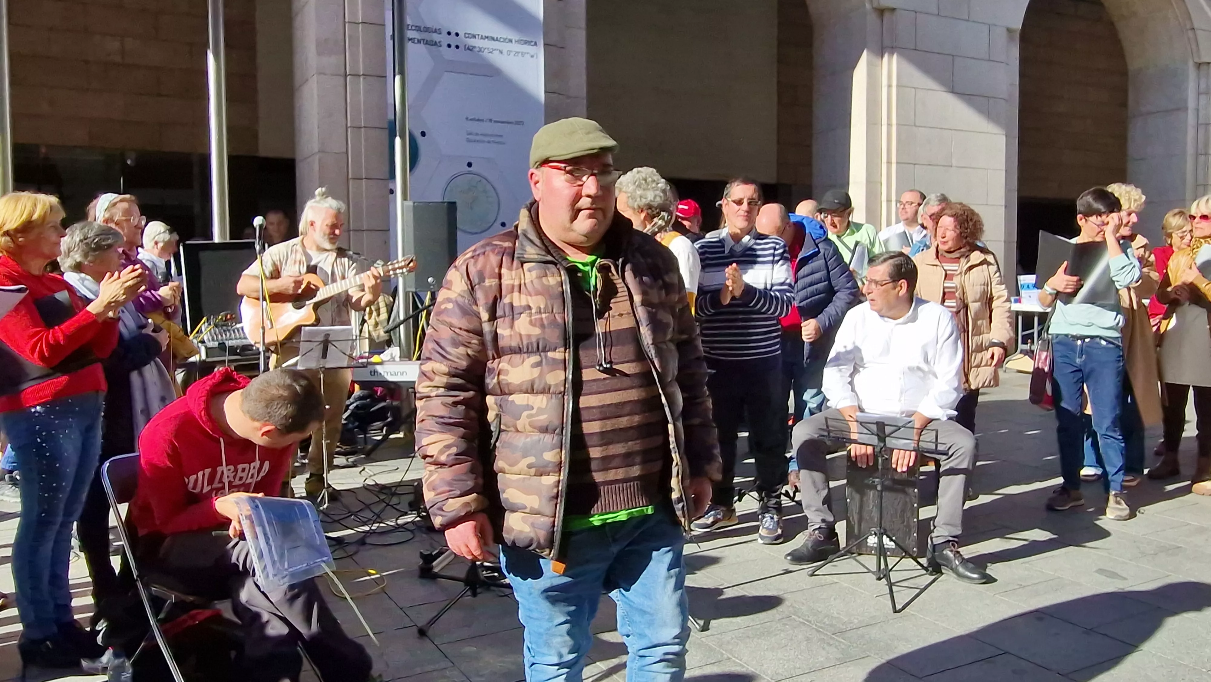 Actuación del Coro de Arcadia y La Remós Band en la clausura de Diversario. Foto Myriam Martínez