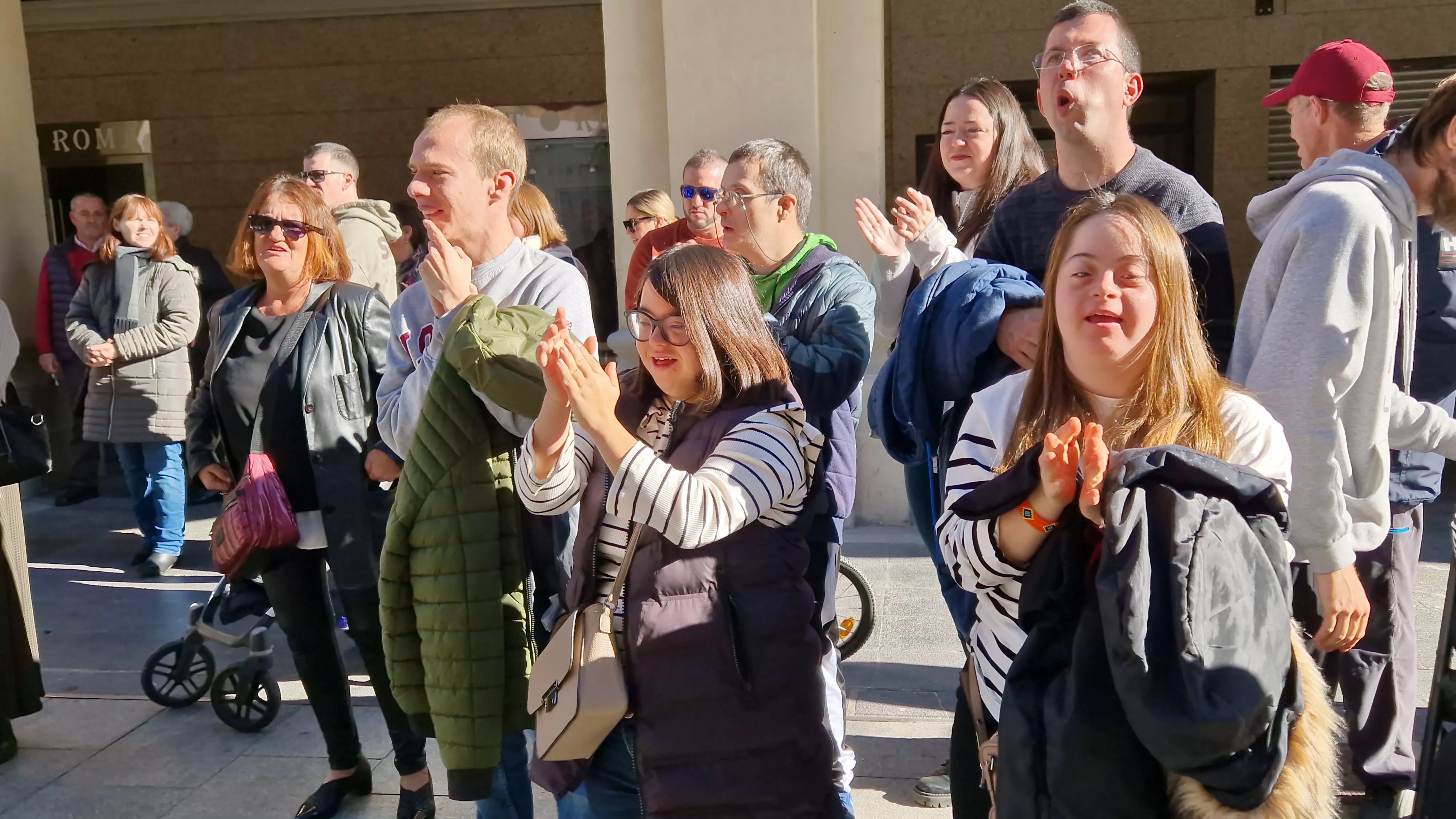 Actuación del Coro de Arcadia y La Remós Band en la clausura de Diversario. Foto Myriam Martínez