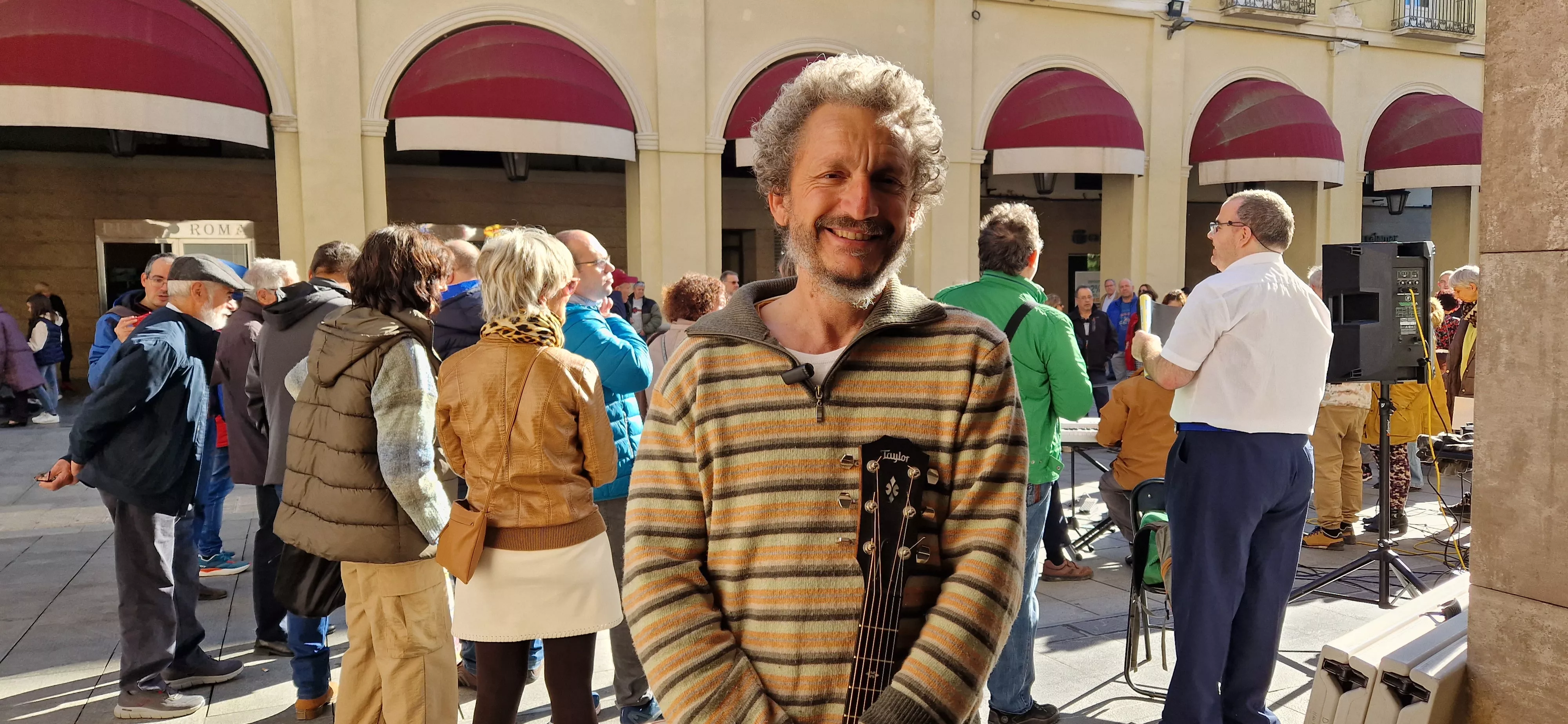 Carlos Purroy. Actuación del Coro de Arcadia y La Remós Band en la clausura de Diversario. Foto Myriam Martínez