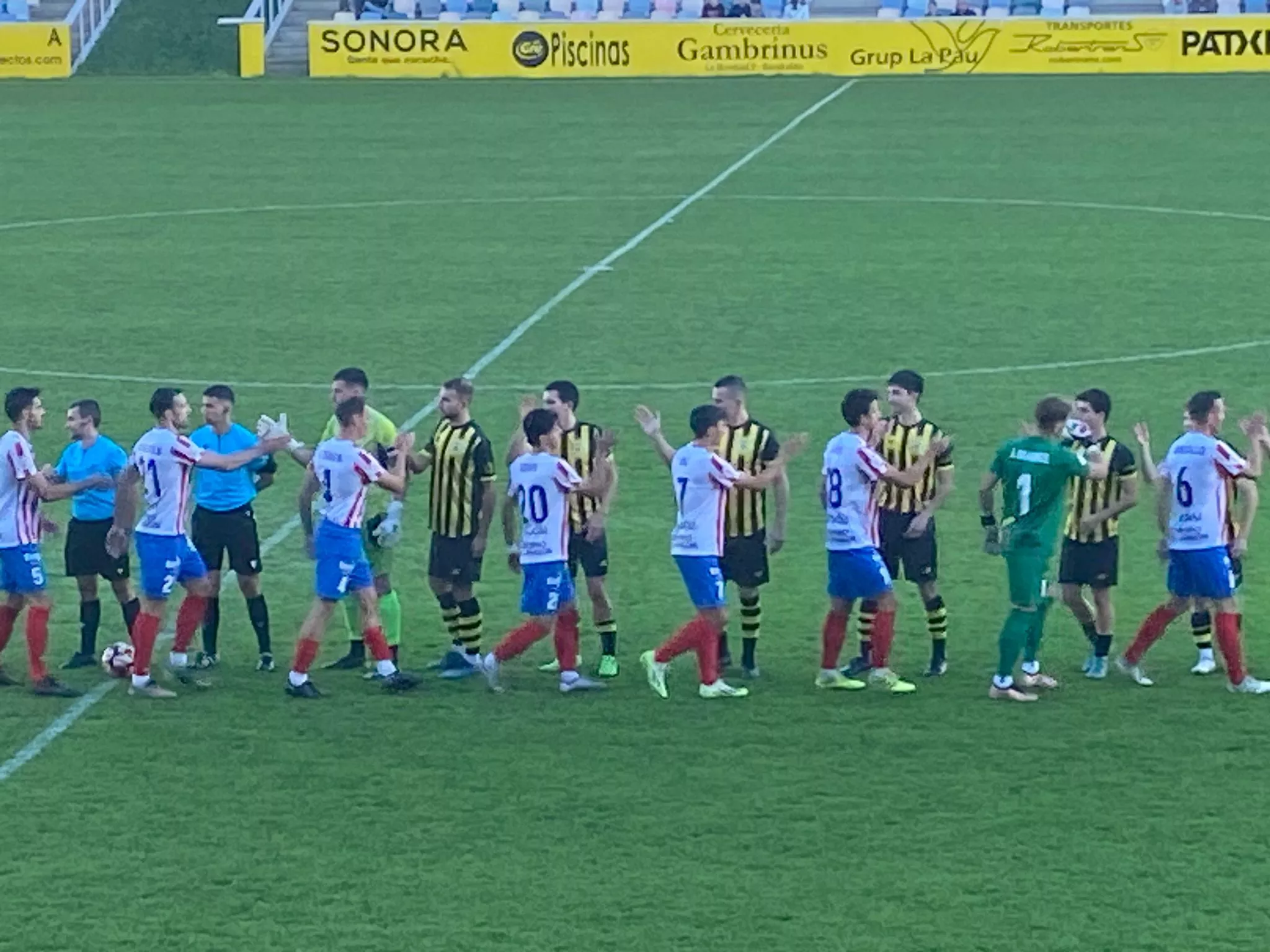 Saludos iniciales antes del Barakaldo 1-0 Barbastro.