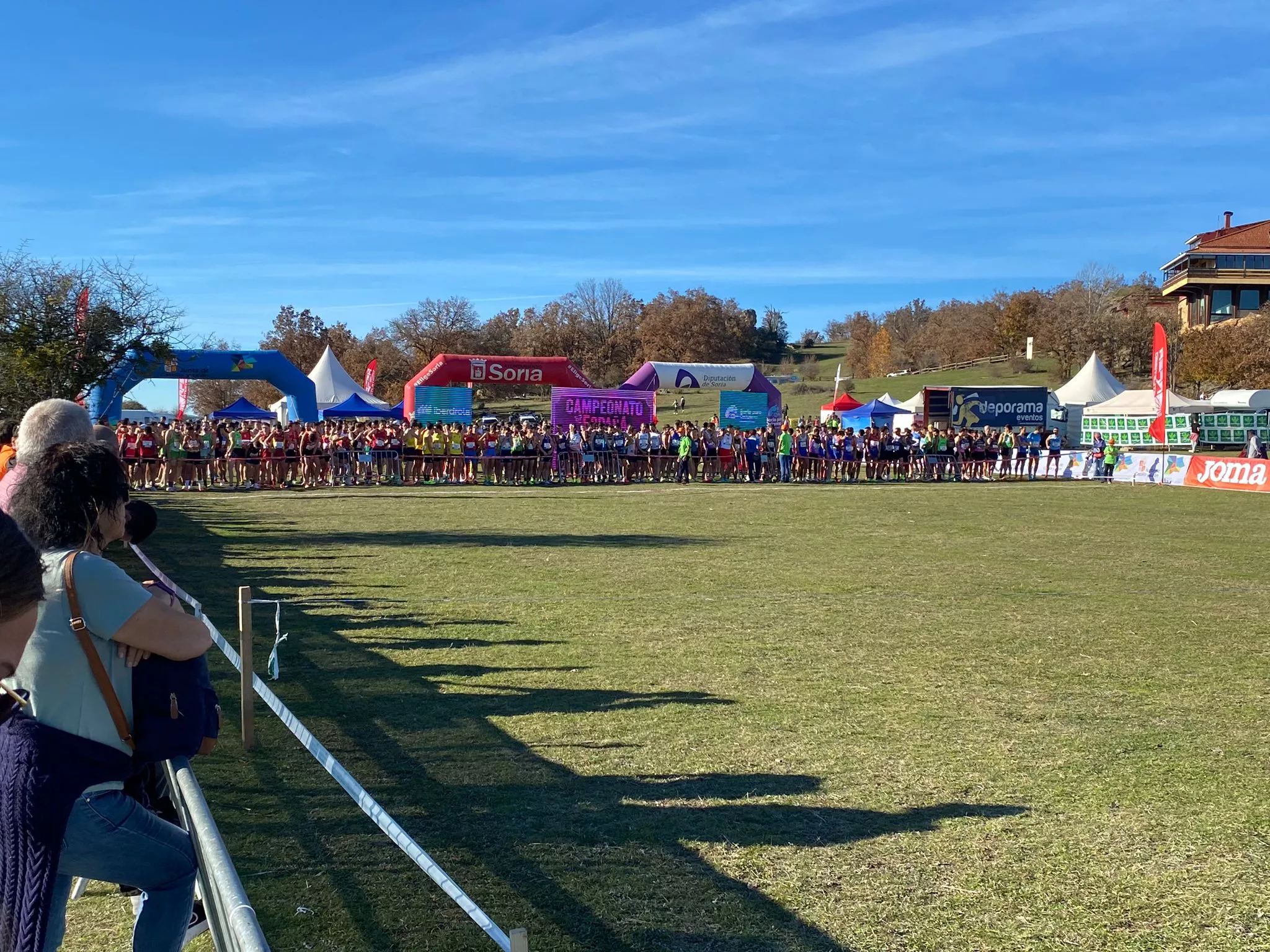 Salida de la carrera absoluta masculina