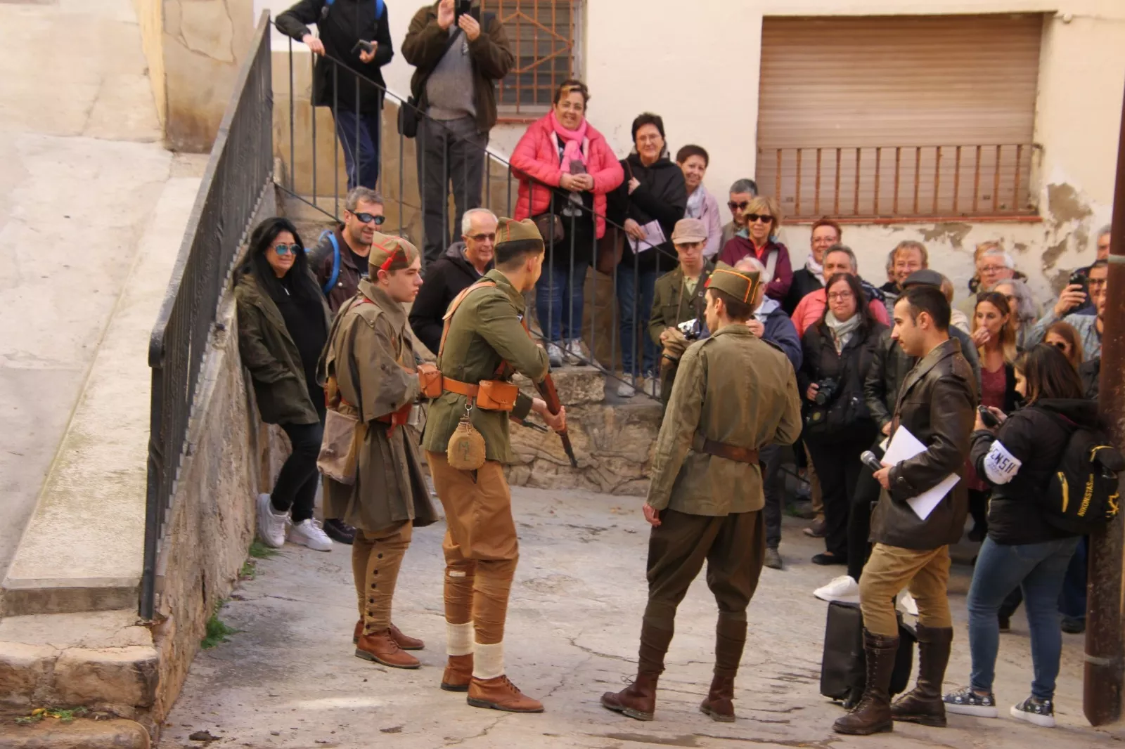 La asociación recreacionista oscense "Primera Línea" participa en Flix en el 85 aniversario del final de la Batalla del Ebro. Foto Carlos Neofato 