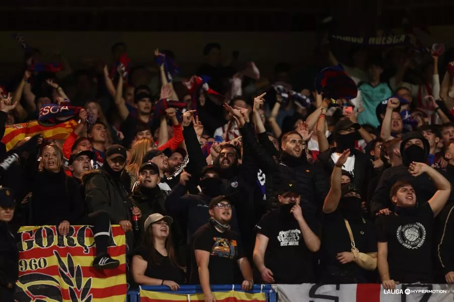 Aficionados de la SD Huesca en La Romareda el pasado sábado. Aficionados de la SD Huesca en La Romareda el pasado sábado.