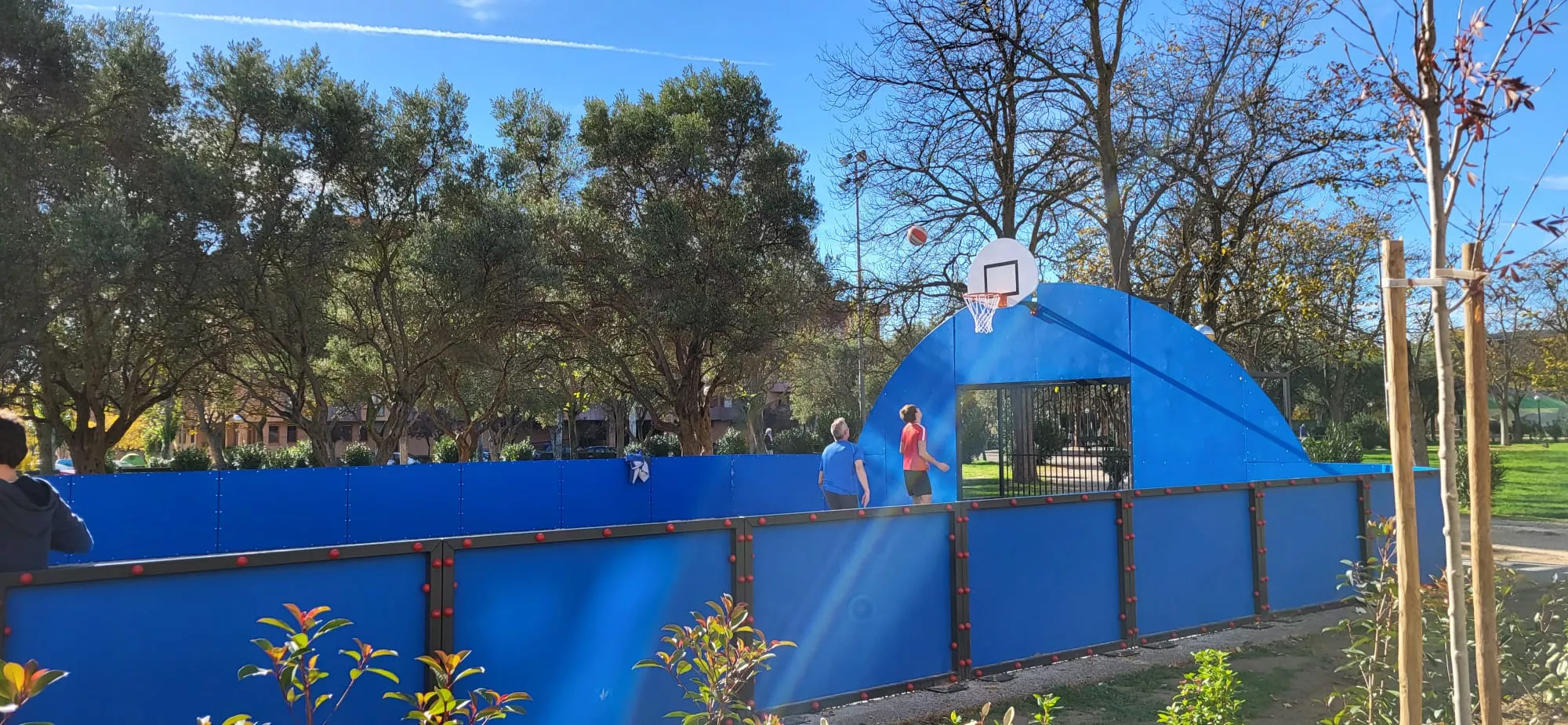 Espacio de Juego Multideporte en Los Olivos.
