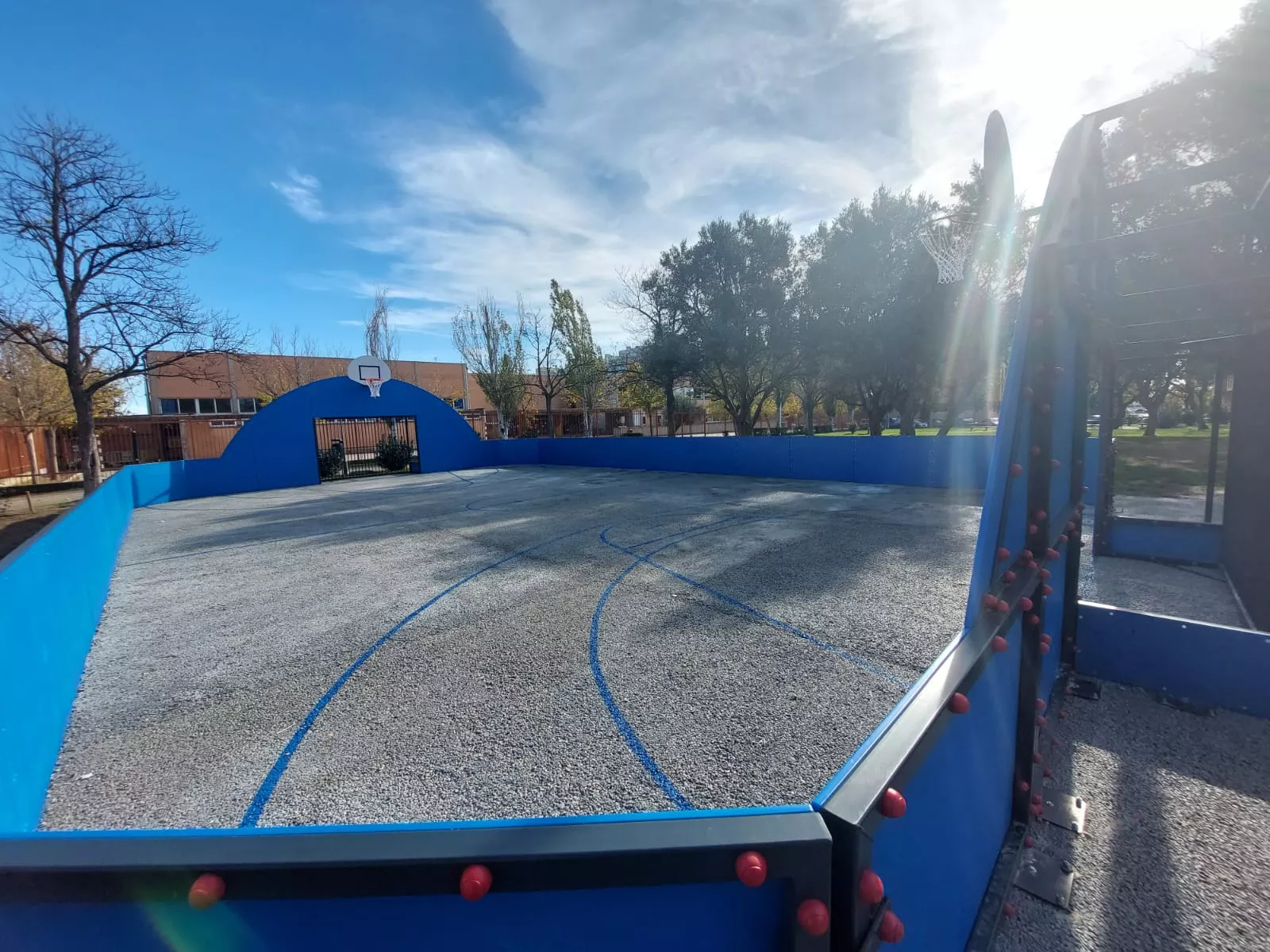 Espacio de Juego Multideporte en Los Olivos.