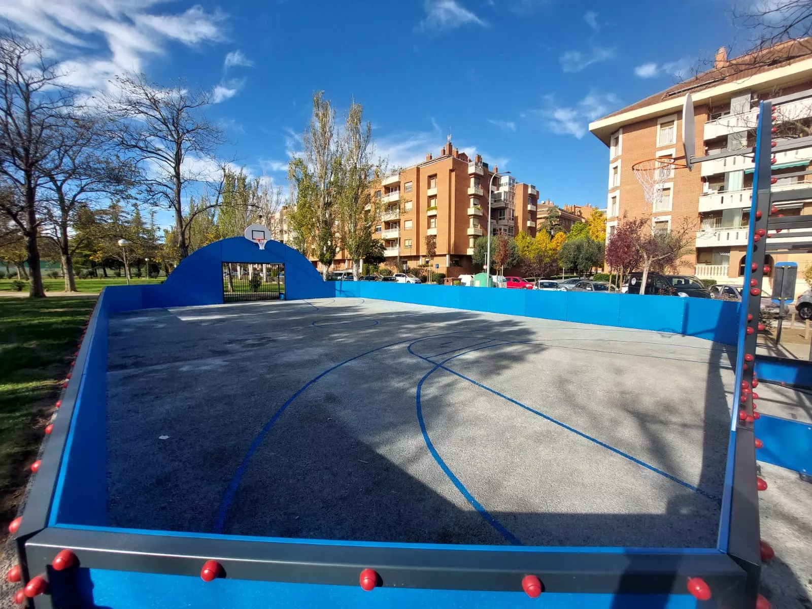 Espacio de Juego Multideporte en Los Olivos.