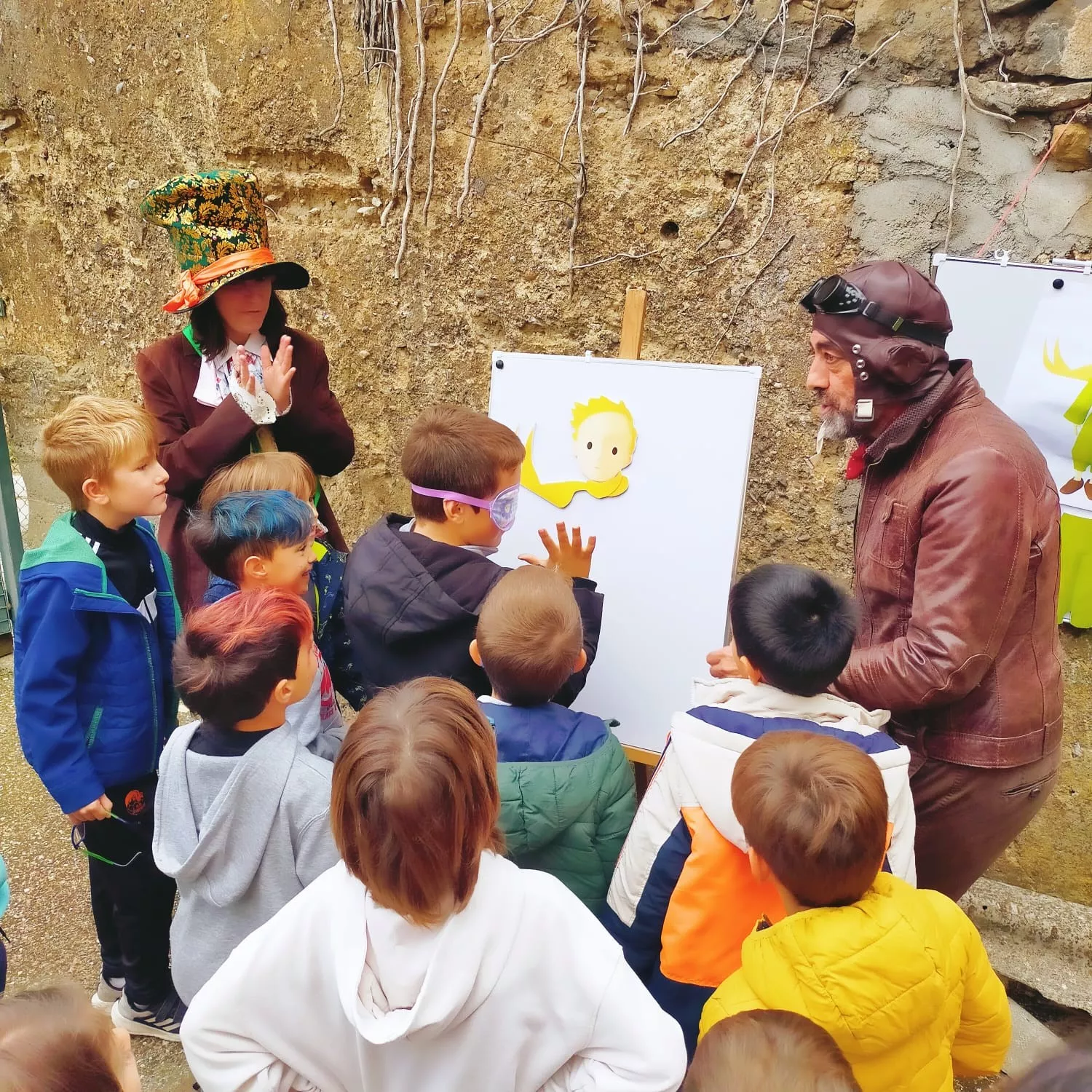 Yincana literaria en la comarca, que presenta Sobrarbe lee, un programa de dinamización cultural en bibliotecas, con libros y encuentros Yincana literaria en la comarca, que presenta Sobrarbe lee, un programa de dinamización cultural en bibliotecas, con libros y encuentros