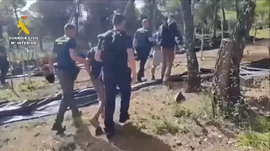 Dos de los detenidos en una de las macroplantaciones en el Pirineo de Huesca. Dos de los detenidos en una de las macroplantaciones en el Pirineo de Huesca.