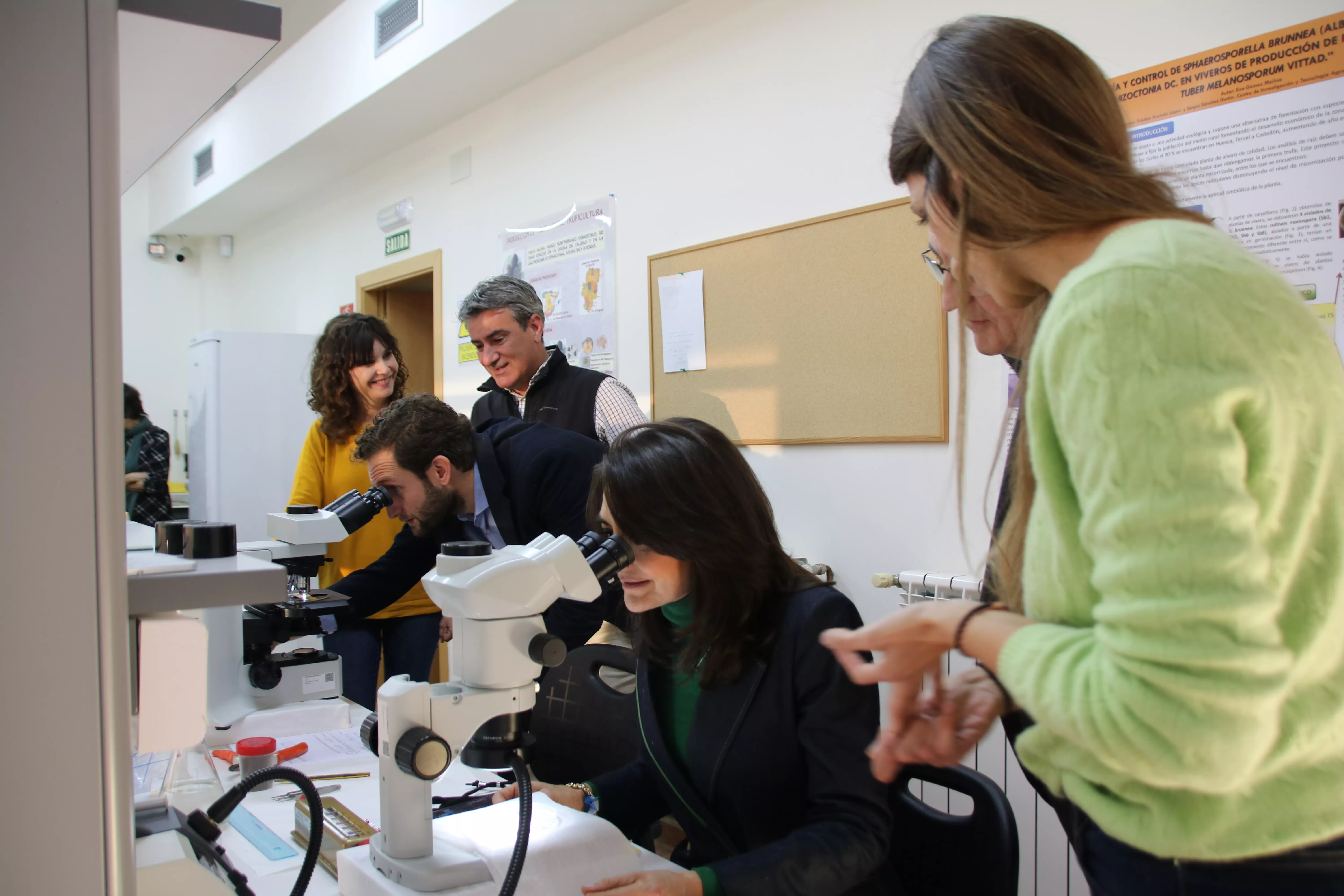 Visita del presidente de la Diputación de Huesca al Centro de Investigación y Experimentación en Truficultura de Graus.