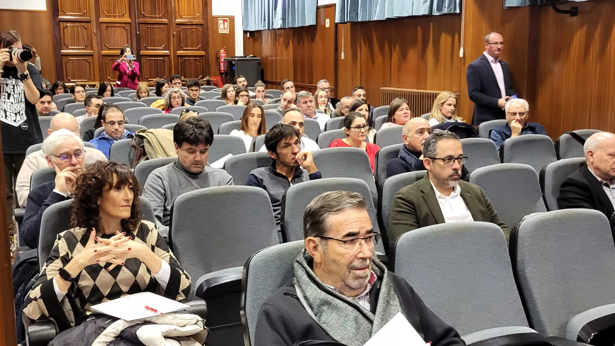 Presentacion del informe de 2002 en Cámara de Comercio