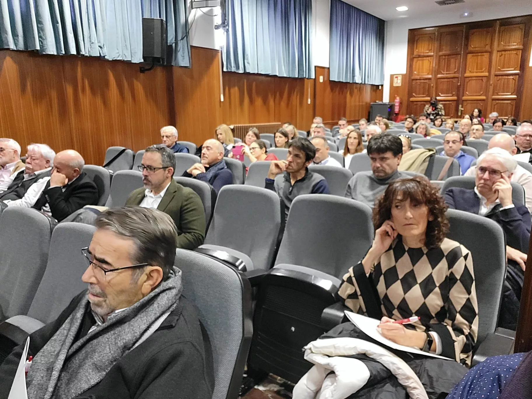 Presentacion del informe de 2002 en Cámara de Comercio