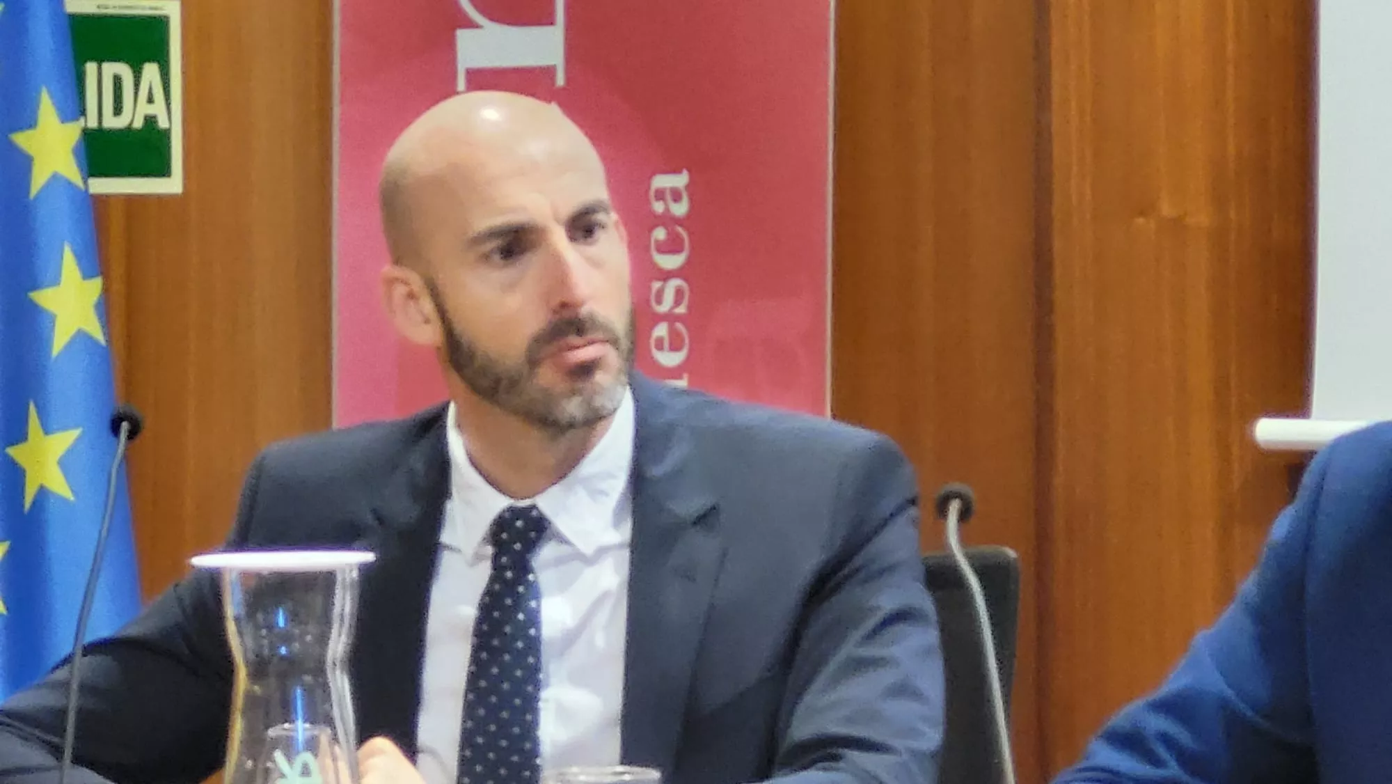 Presentacion del informe de 2002 en Cámara de Comercio