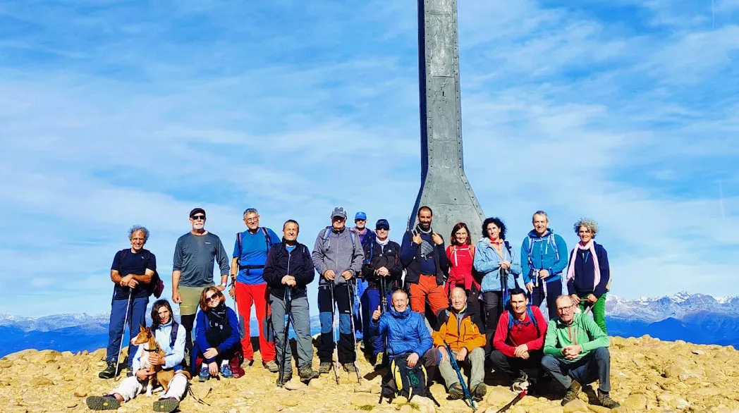 El grupo en la cima de Peña Oroel.