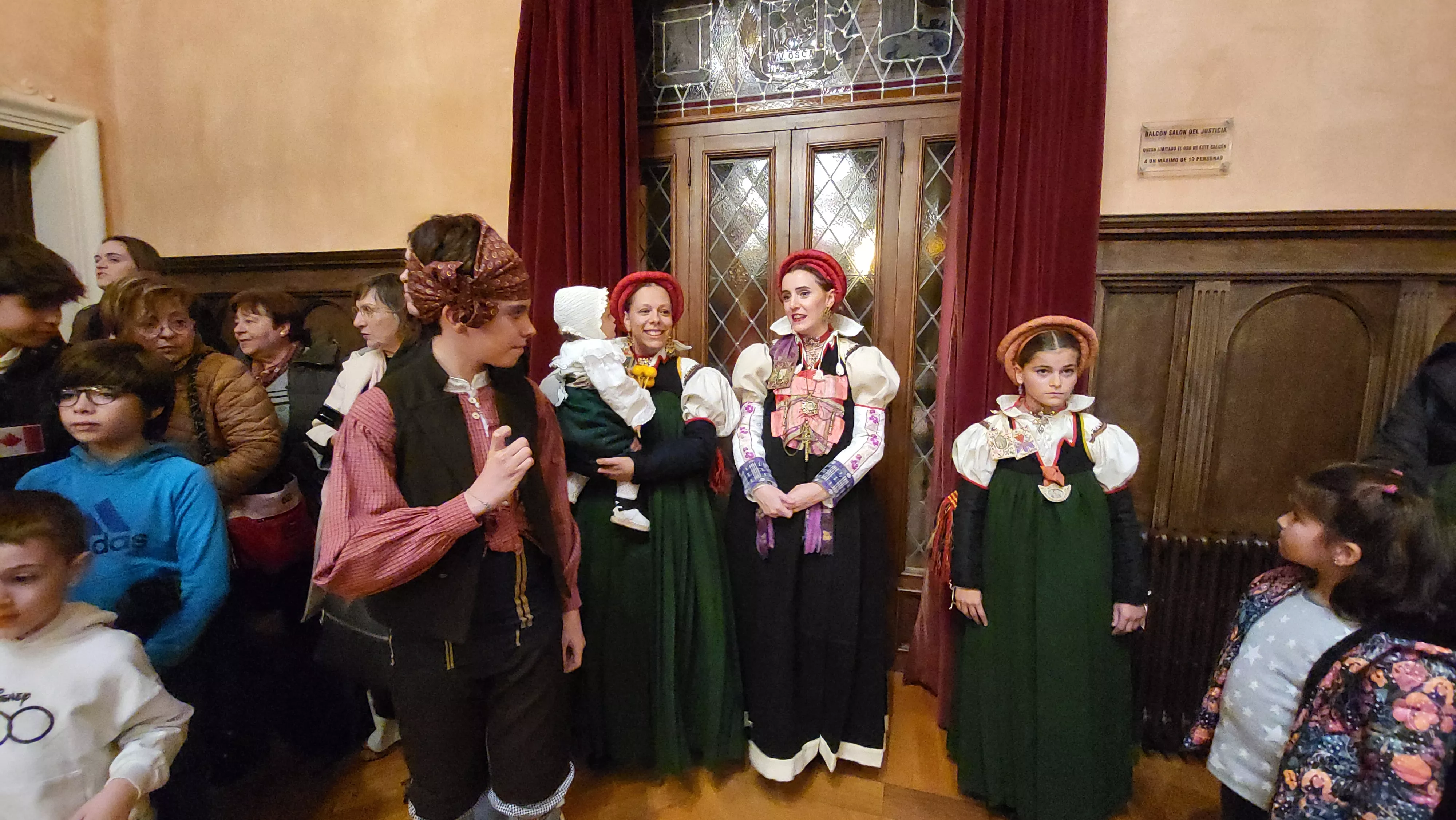 Algunos de los premiados en el Certamen de Exaltación de Indumentaria Tradicional Aragonesa. Foto Mercedes Manterola