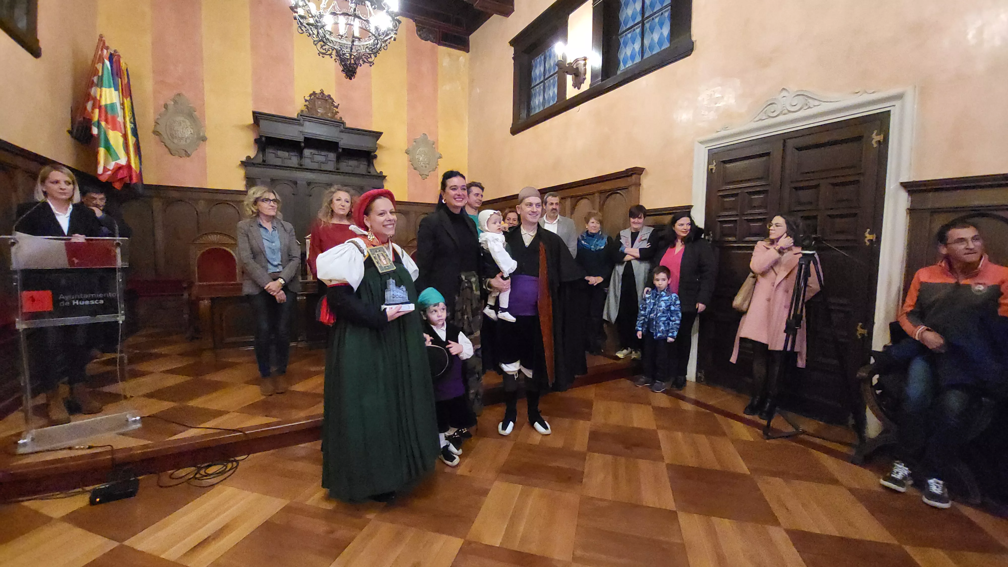 Castrillo-Voces, premio familia mejor ataviada. Foto Mercedes Manterola