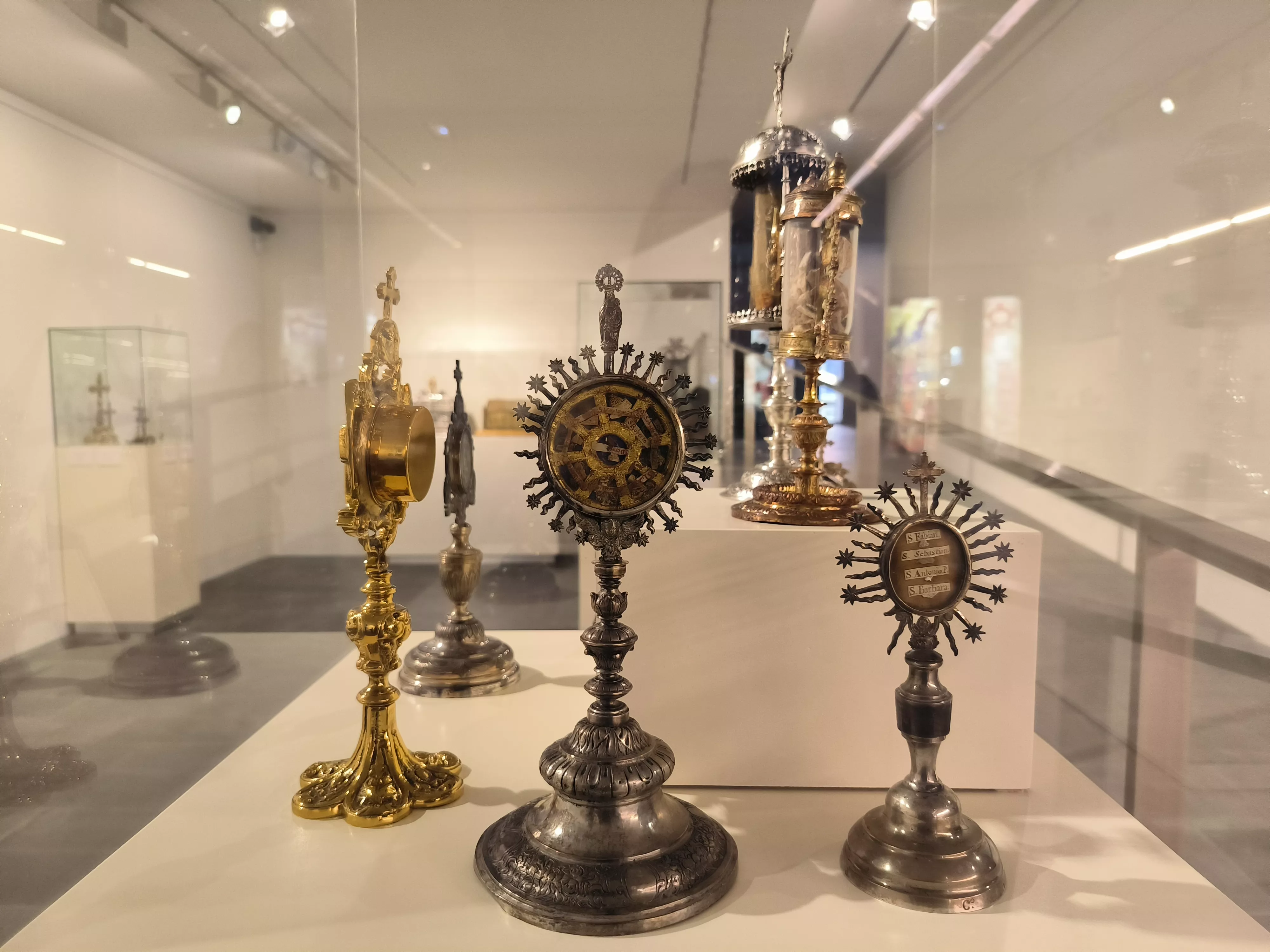 Exposición de reliquias y relicarios en el Museo de Barbastro Monzón