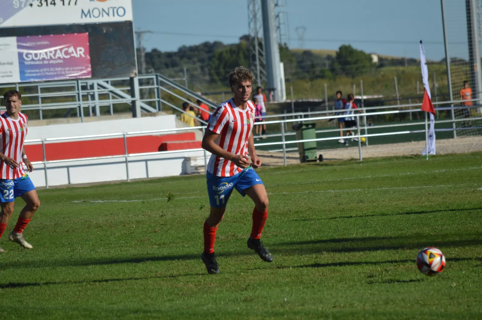 Marc Prat, jugador del Barbastro, en un partido de esta temporada en El Municipal. Foto: Jorge Mazón.