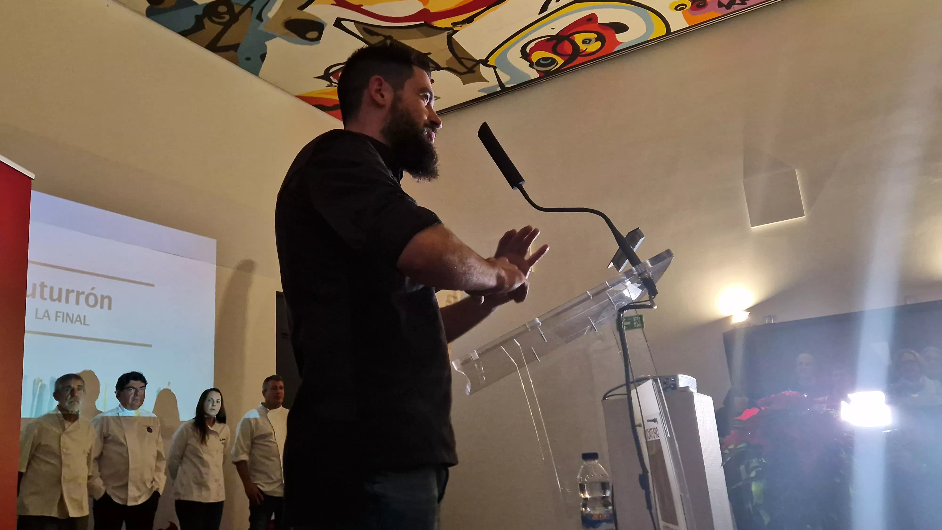 Raúl Bernal. Presentación del primer turrón solidario del Gremio de Pasteleros de Huesca. Foto Myriam Martínez