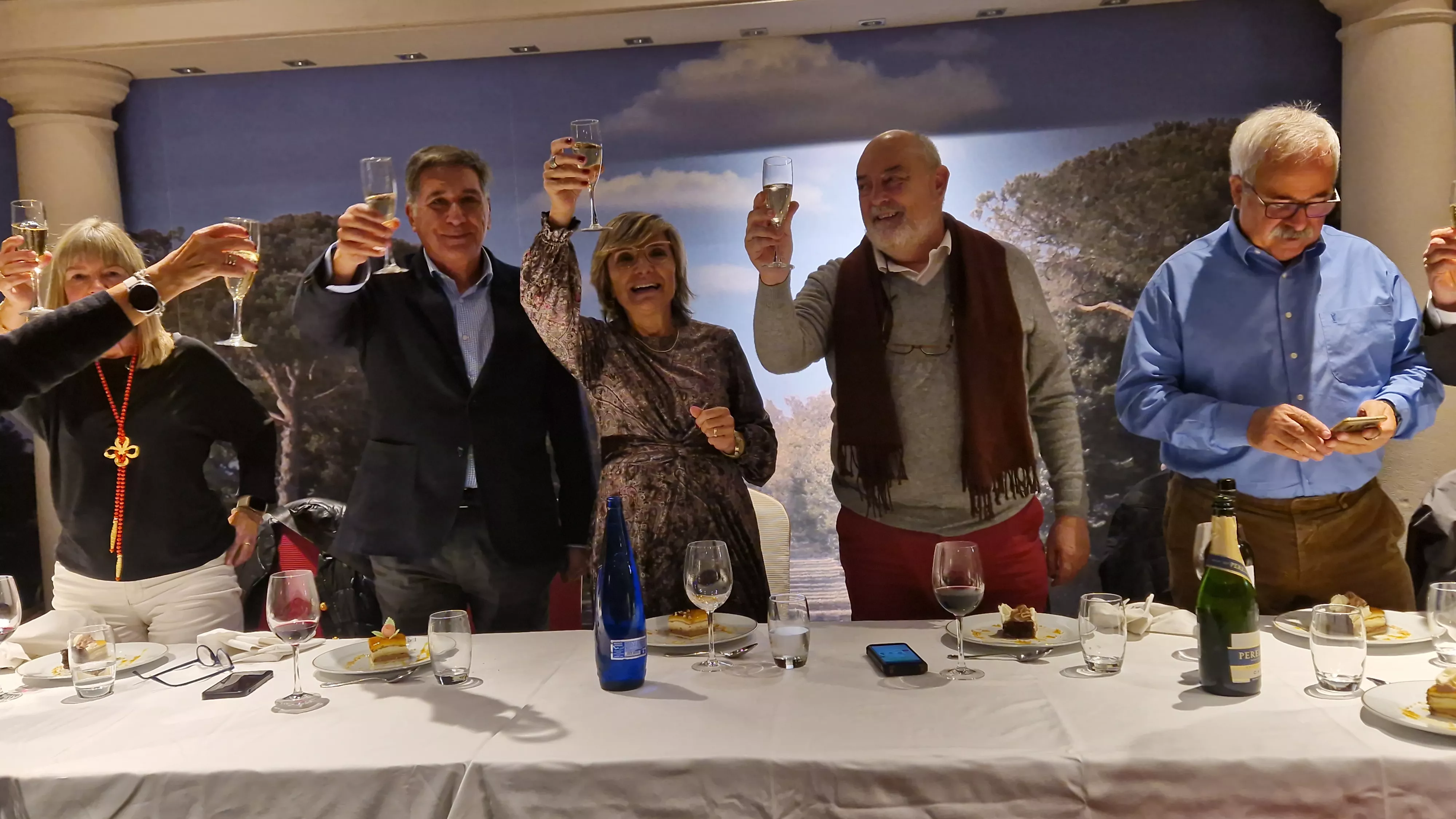 Entrega del bordón del Camino de Santiago a la Asociación de Huesca. Foto Myriam Martínez