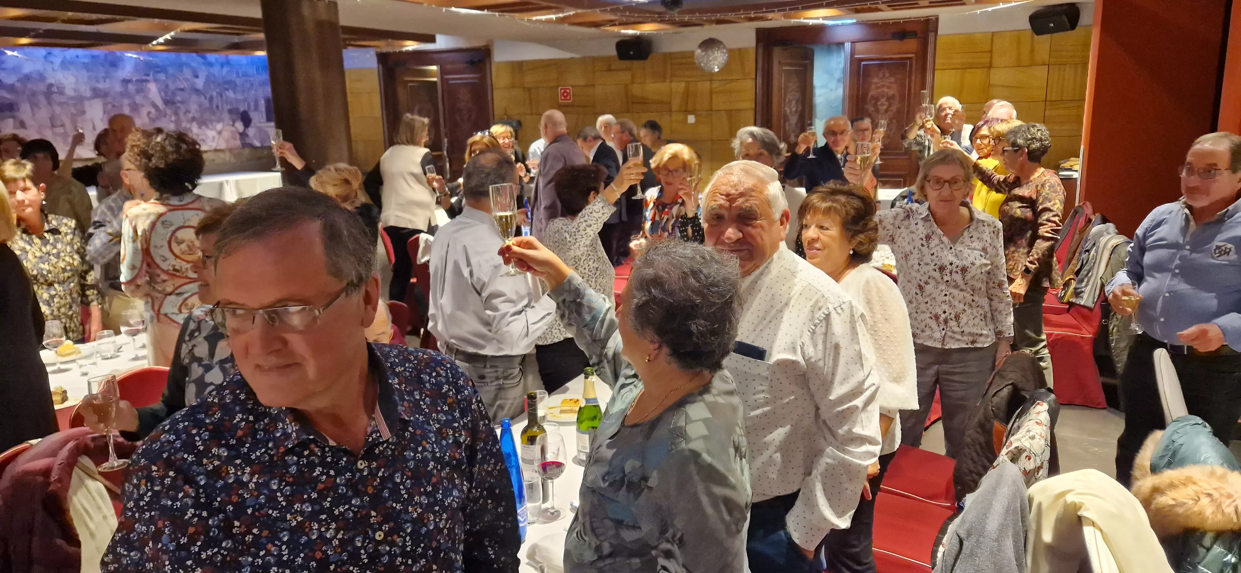 Entrega del bordón del Camino de Santiago a la Asociación de Huesca. Foto Myriam Martínez 