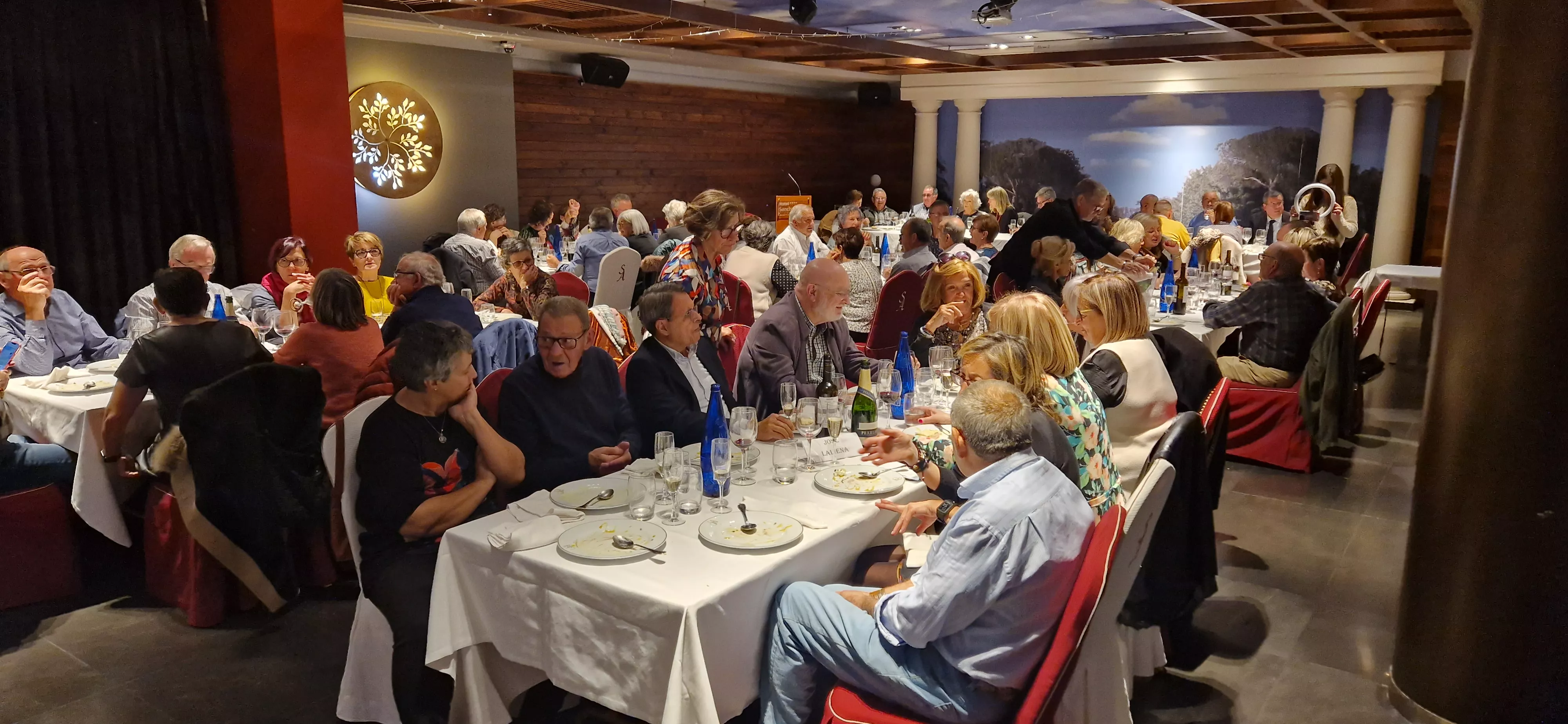 Entrega del bordón del Camino de Santiago a la Asociación de Huesca. Foto Myriam Martínez 