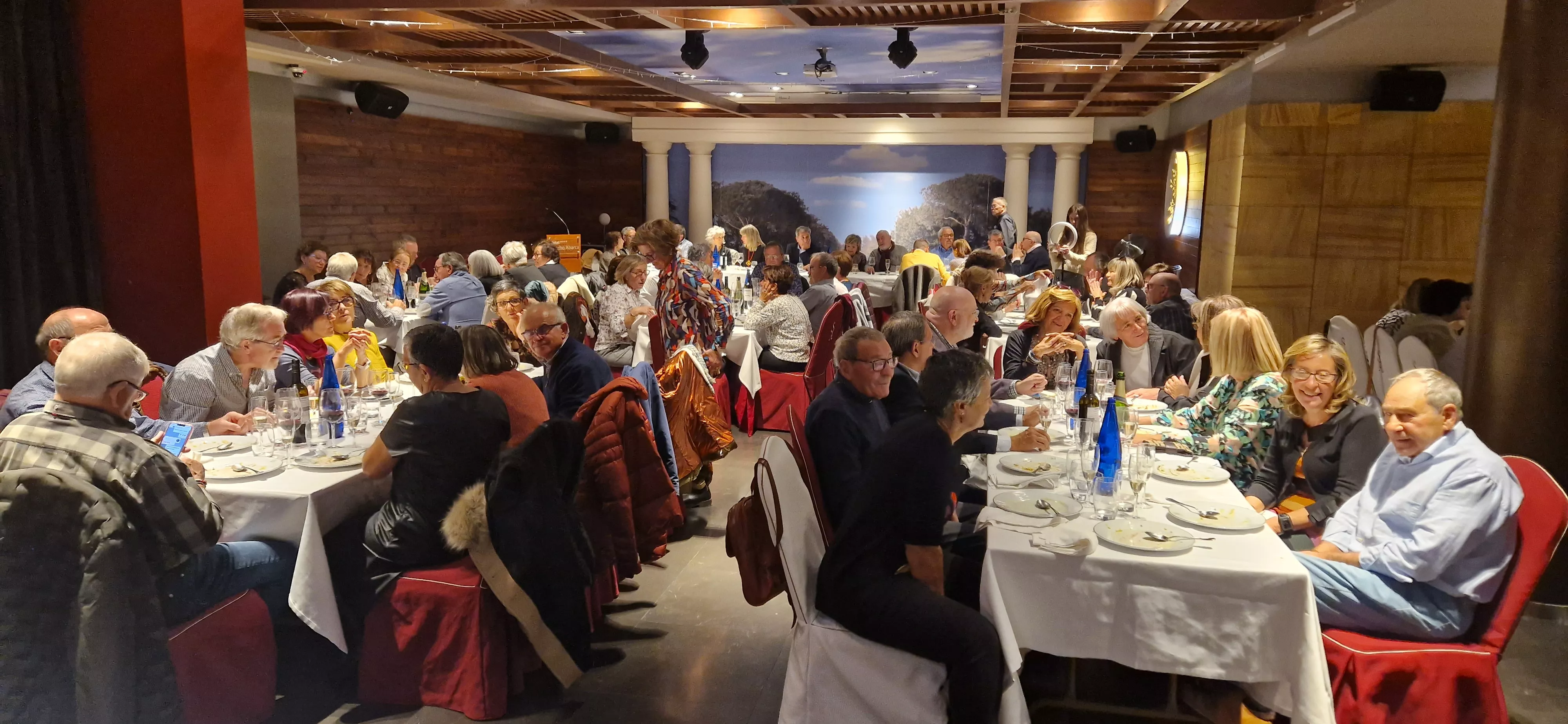 Entrega del bordón del Camino de Santiago a la Asociación de Huesca. Foto Myriam Martínez 