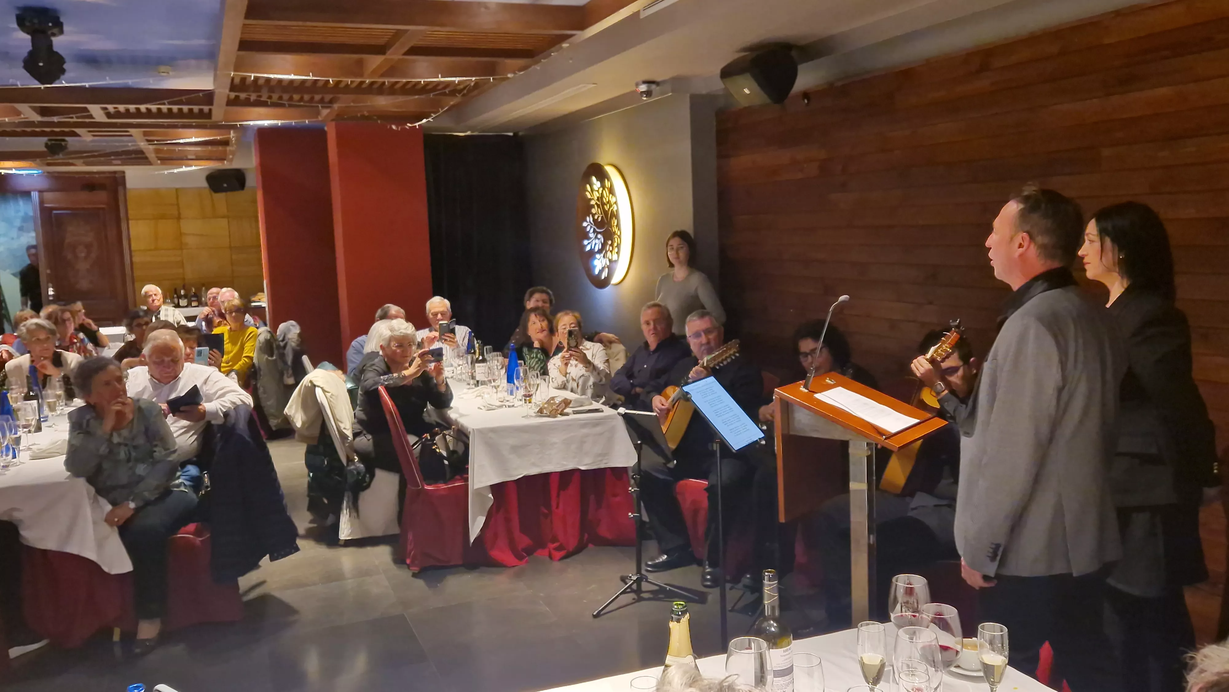 Entrega del bordón del Camino de Santiago a la Asociación de Huesca. Foto Myriam Martínez 