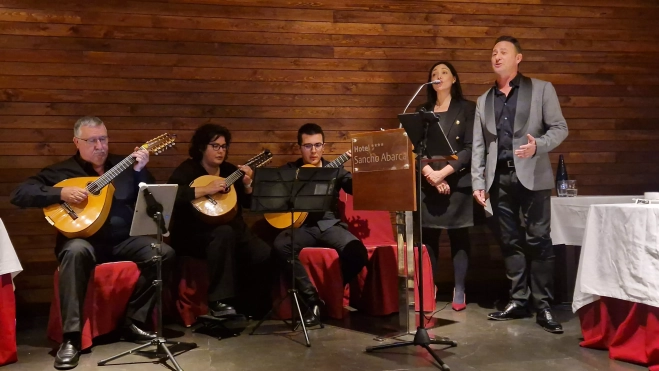 Entrega del bordón del Camino de Santiago a la Asociación de Huesca. Foto Myriam Martínez 