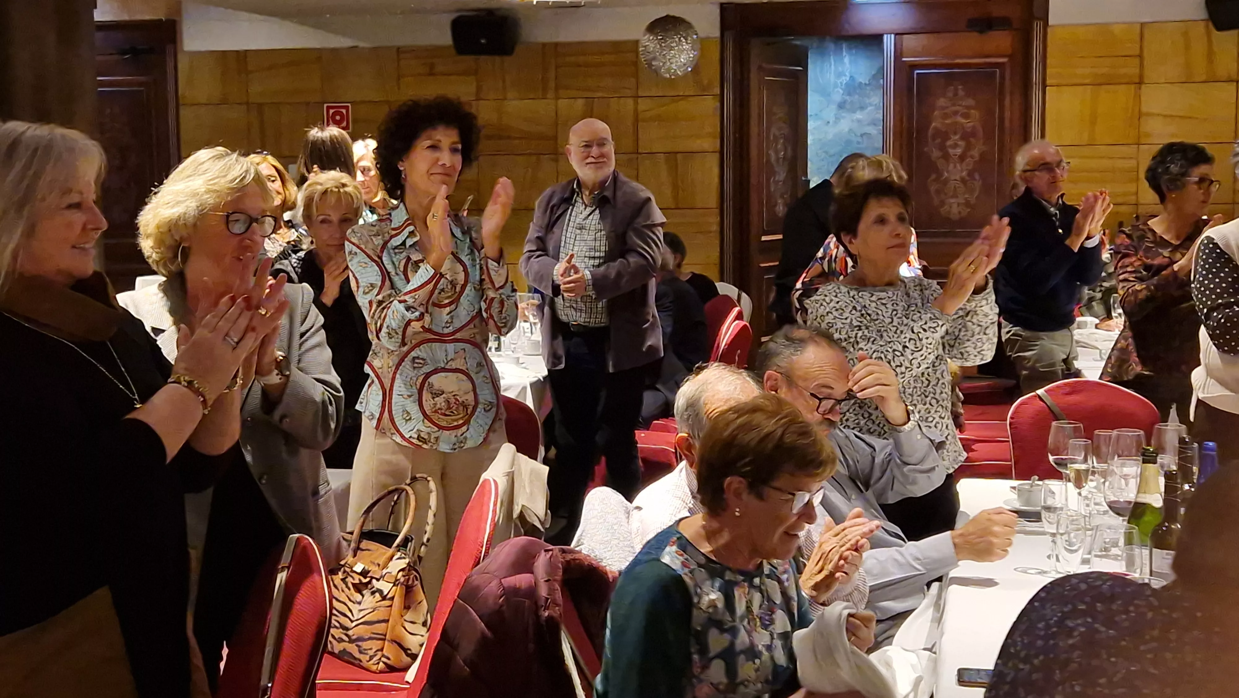 Entrega del bordón del Camino de Santiago a la Asociación de Huesca. Foto Myriam Martínez 