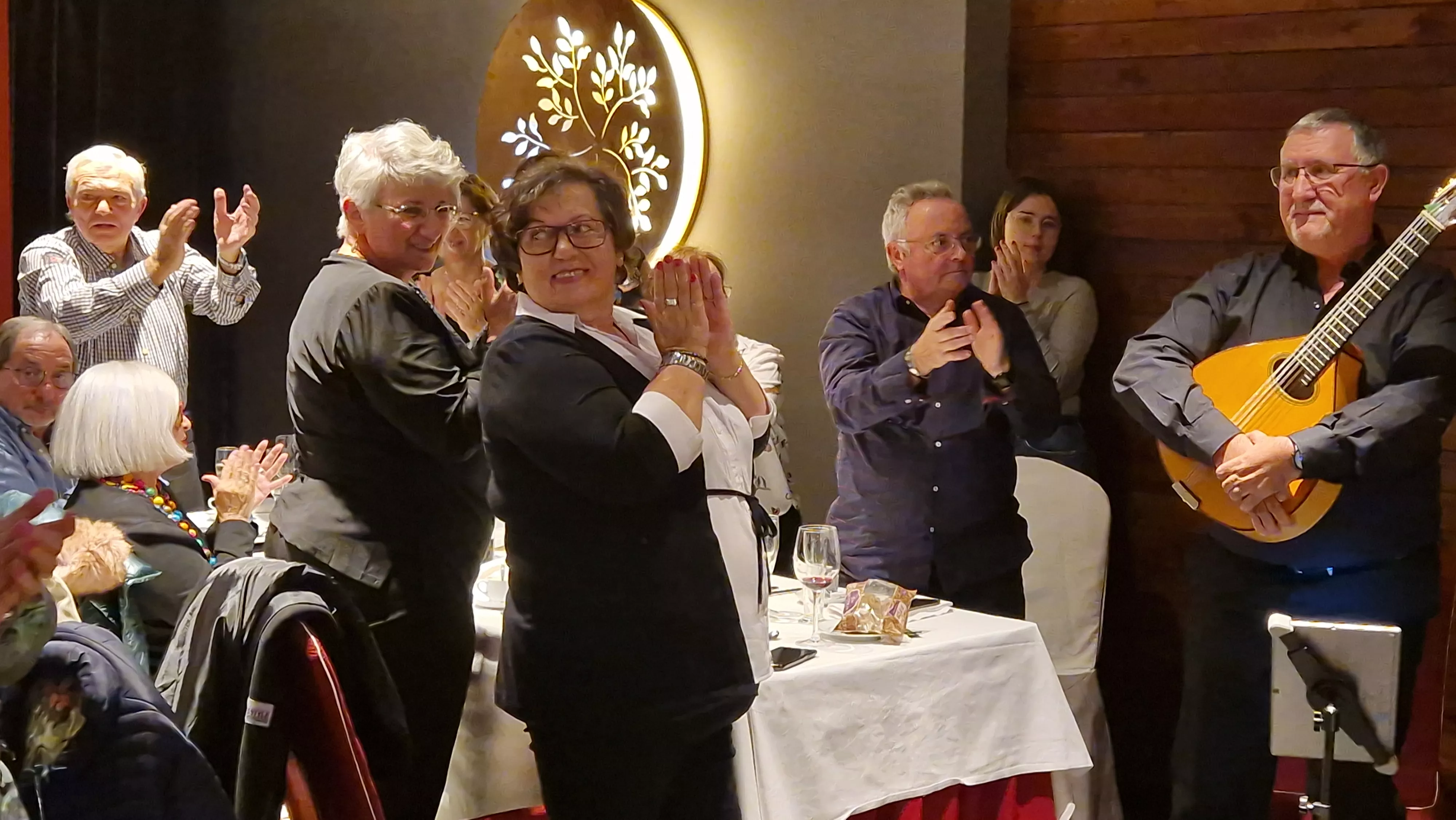 Entrega del bordón del Camino de Santiago a la Asociación de Huesca. Foto Myriam Martínez 