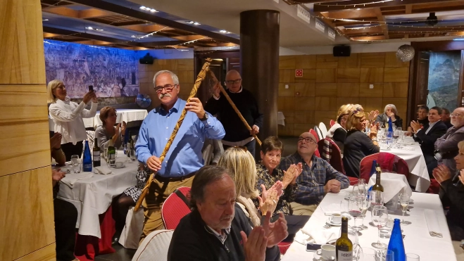 Entrega del bordón del Camino de Santiago a la Asociación de Huesca. Foto Myriam Martínez 
