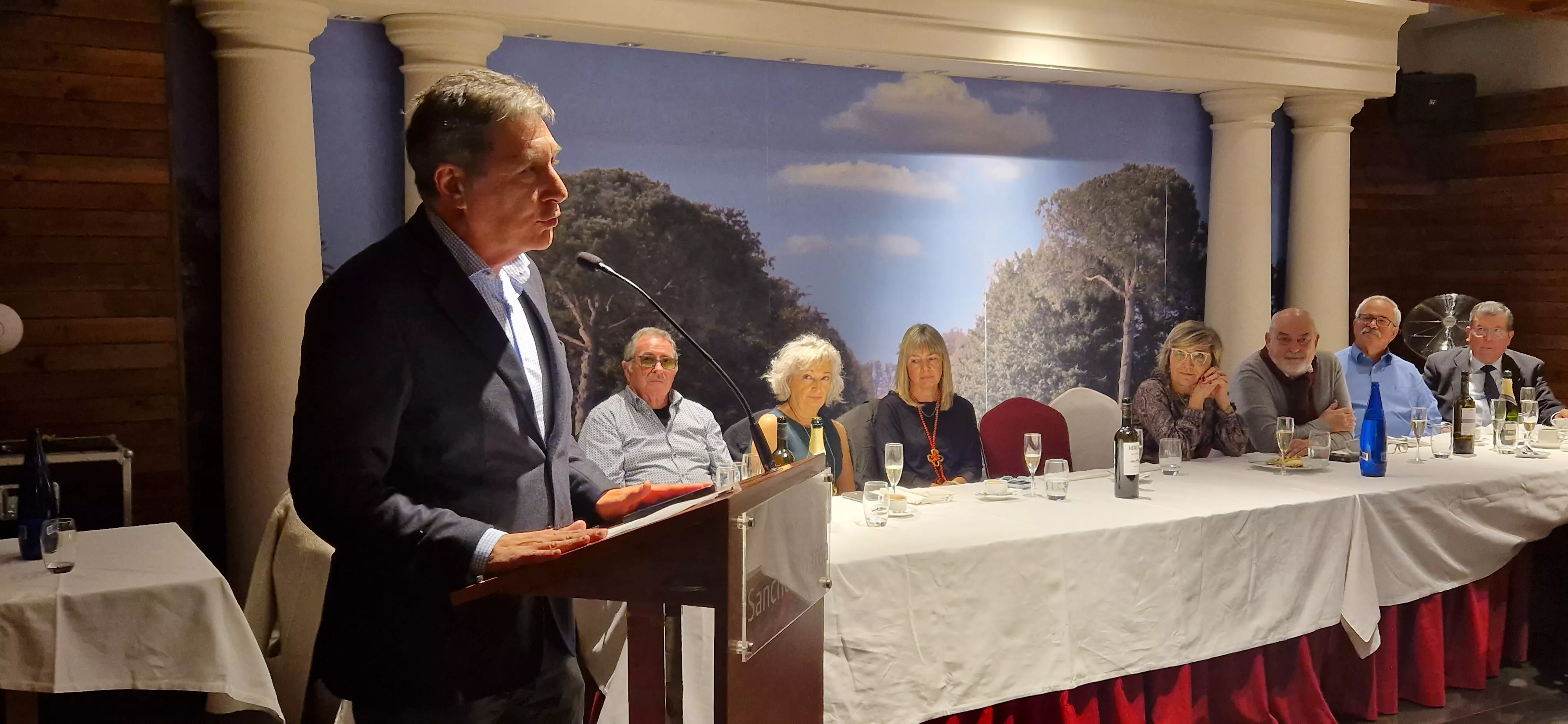 Entrega del bordón del Camino de Santiago a la Asociación de Huesca. Foto Myriam Martínez 