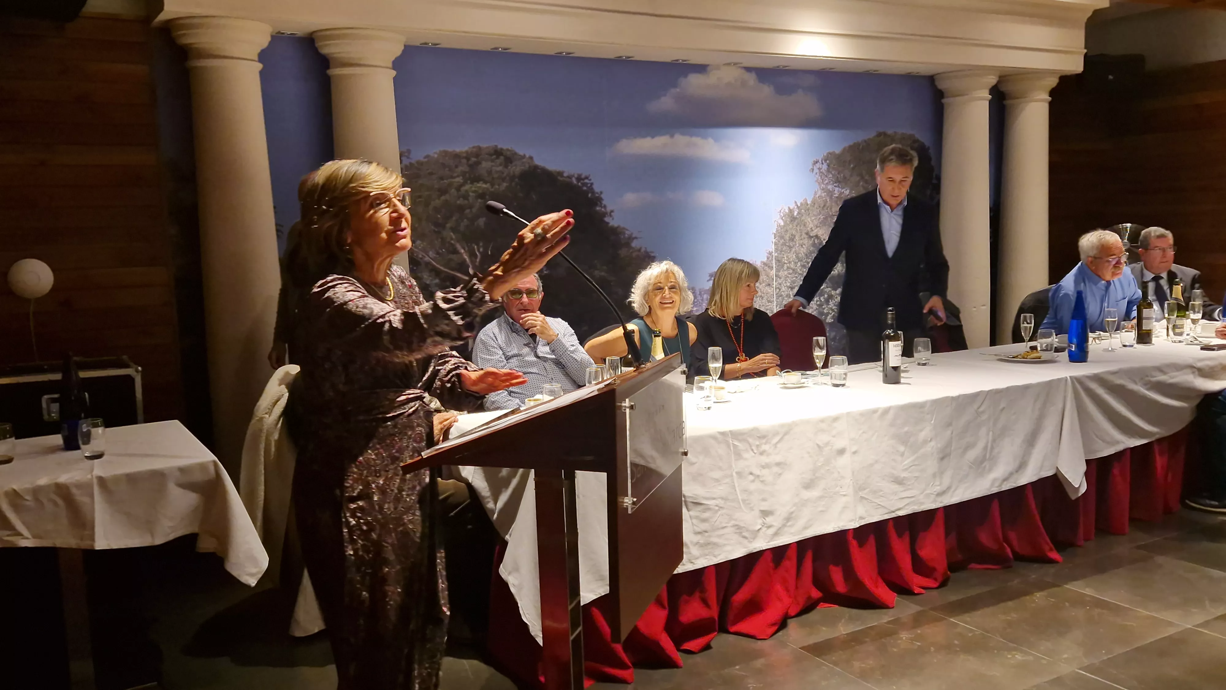 Entrega del bordón del Camino de Santiago a la Asociación de Huesca. Foto Myriam Martínez 