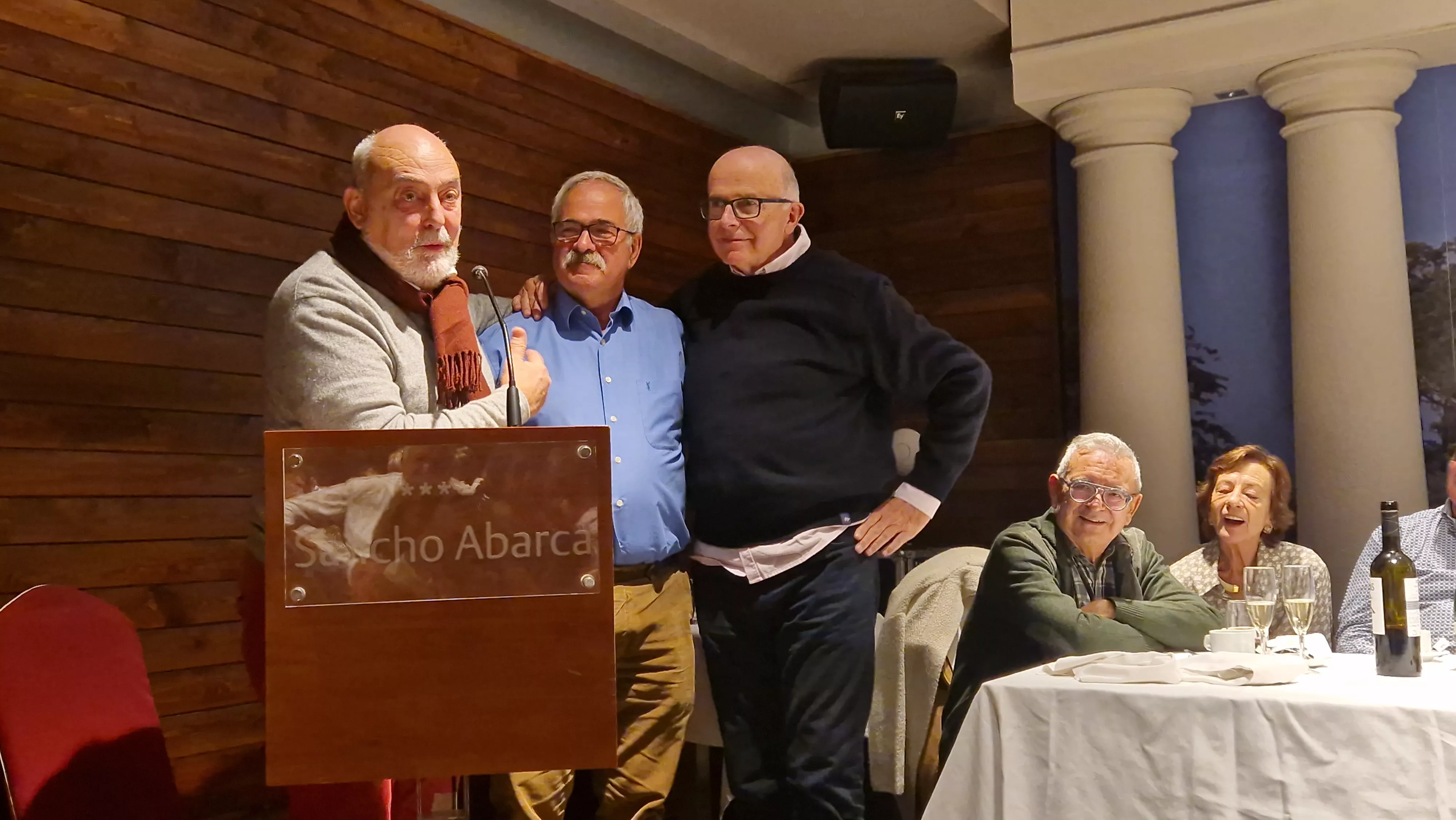 Entrega del bordón del Camino de Santiago a la Asociación de Huesca. Foto Myriam Martínez 