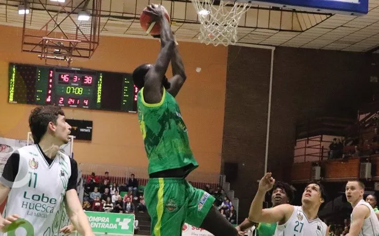 Un momento del partido entre el Albacete Basket y Lobe Huesca, este sábado.