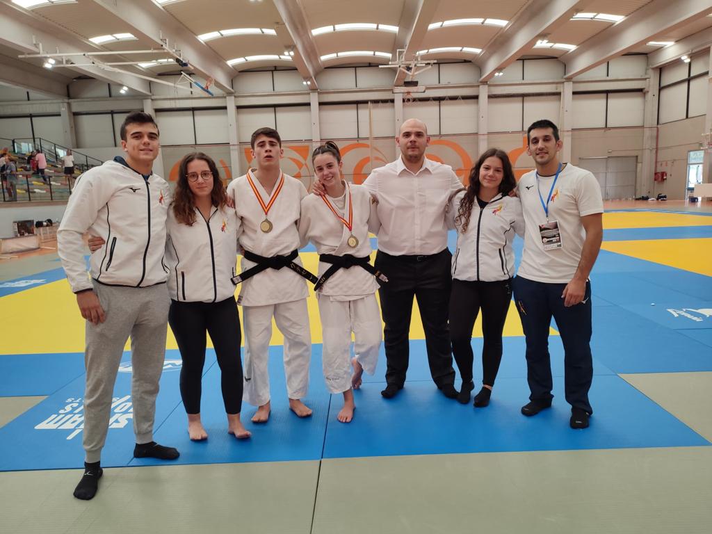 Hugo Terés y Alejandra Pérez se cuelgan la medalla de bronce en Valencia