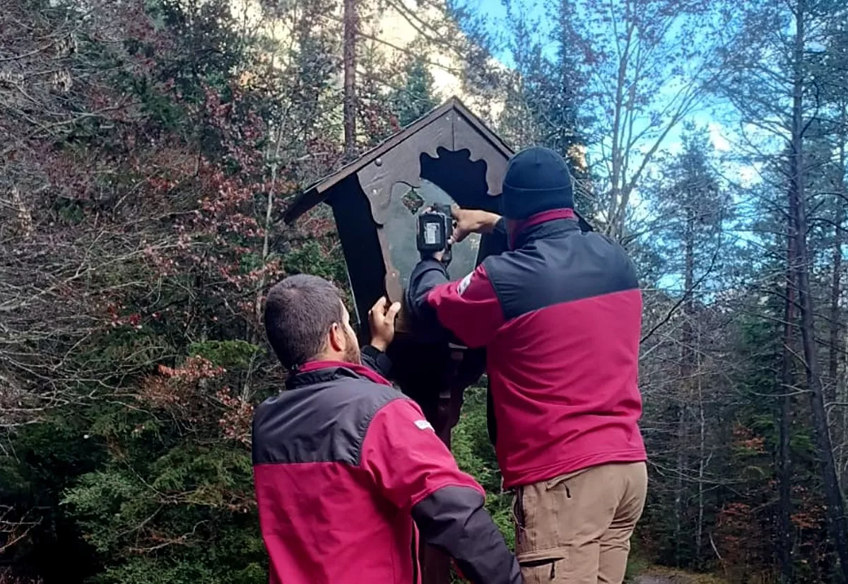 El Parque Nacional de Ordesa renueva el crucero de la Virgen del Pilar.