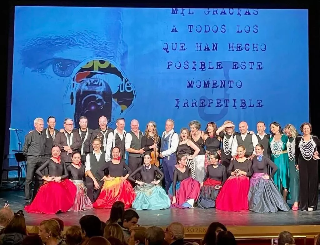 Jairo Périz, con todos los amigos que le acompañaron en el espectáculo