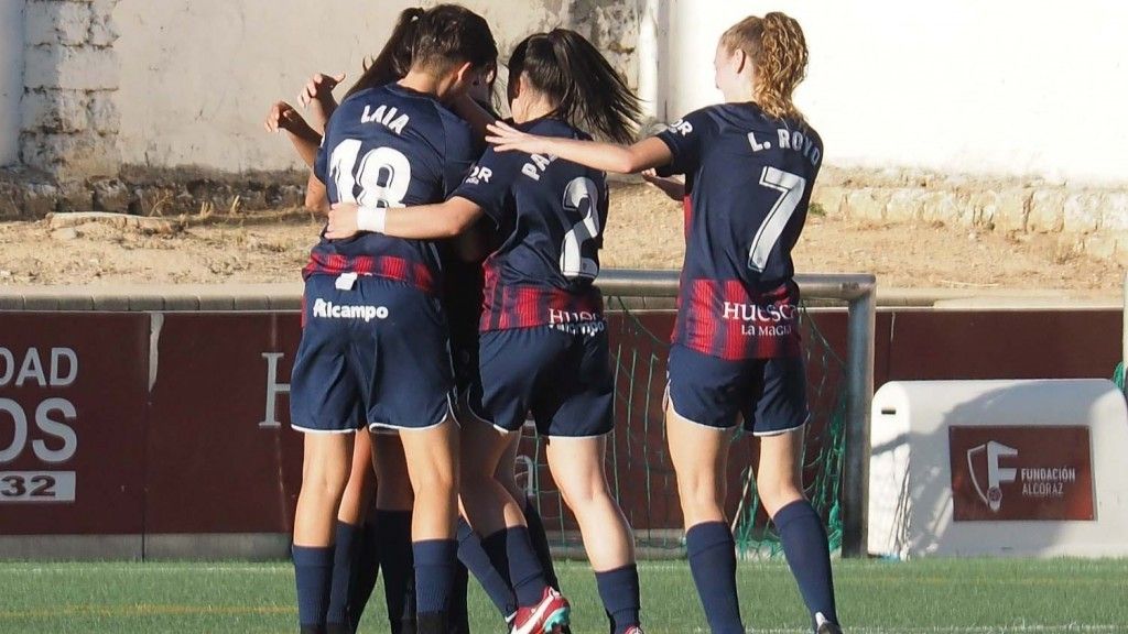Las jugadoras del Huesca celebran uno de los goles ante el Vic. Foto: SD Huesca Femenino