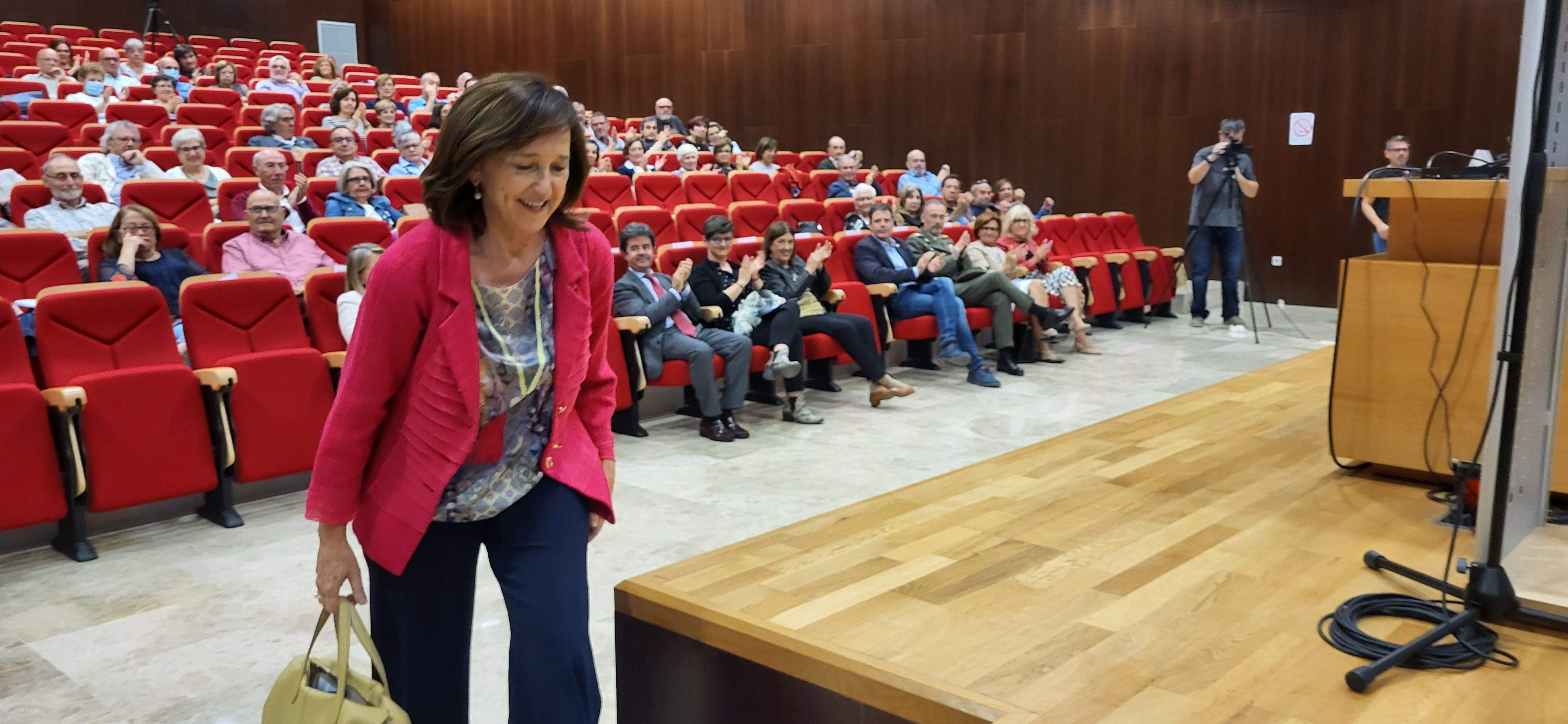 Ana Santos ha impartido la conferencia inaugural de la Universidad de la Experiencia